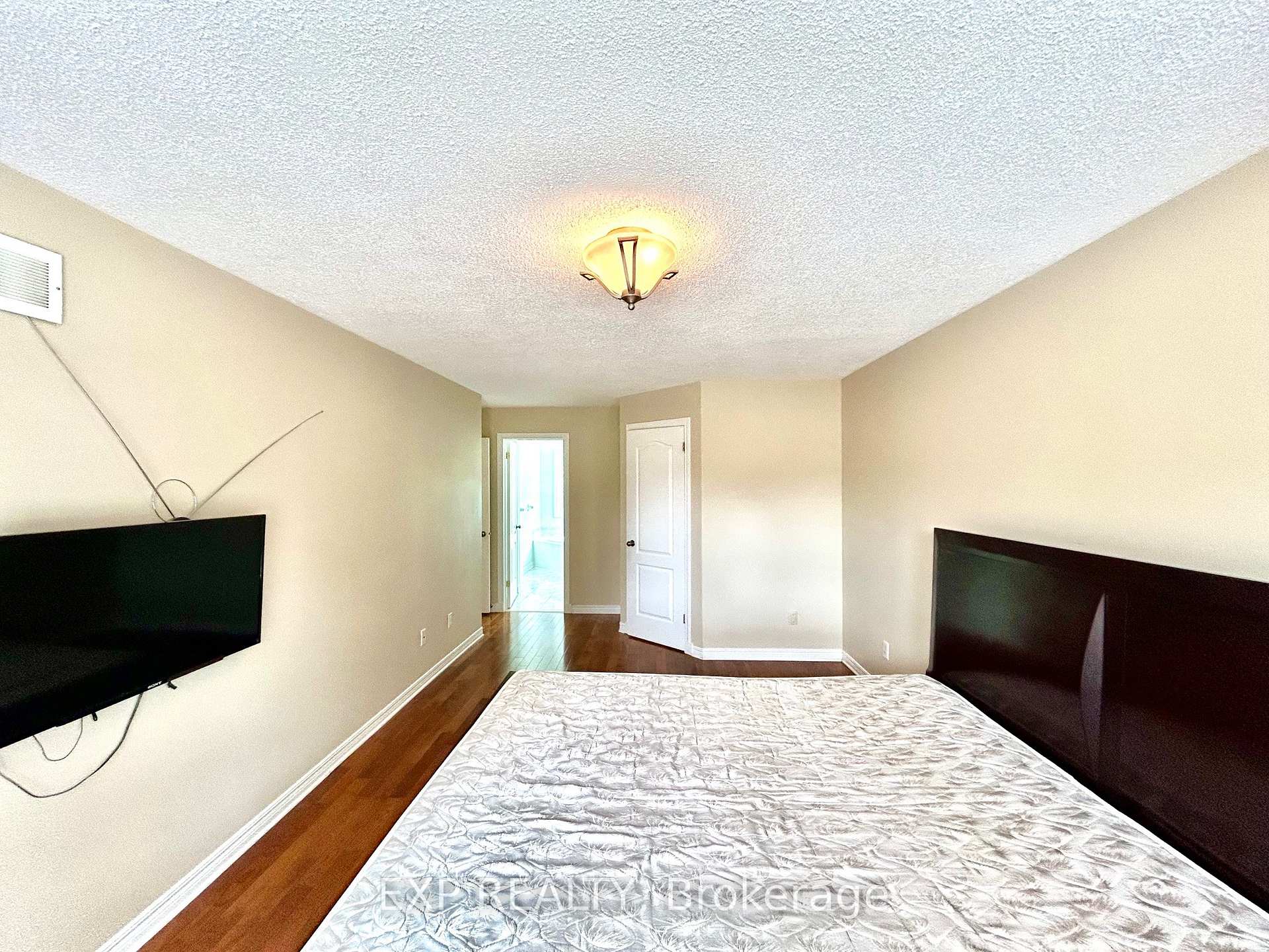 Photo 29 of 135 Picasso Drive, Ottawa, Hunt Club Park — HOMEH