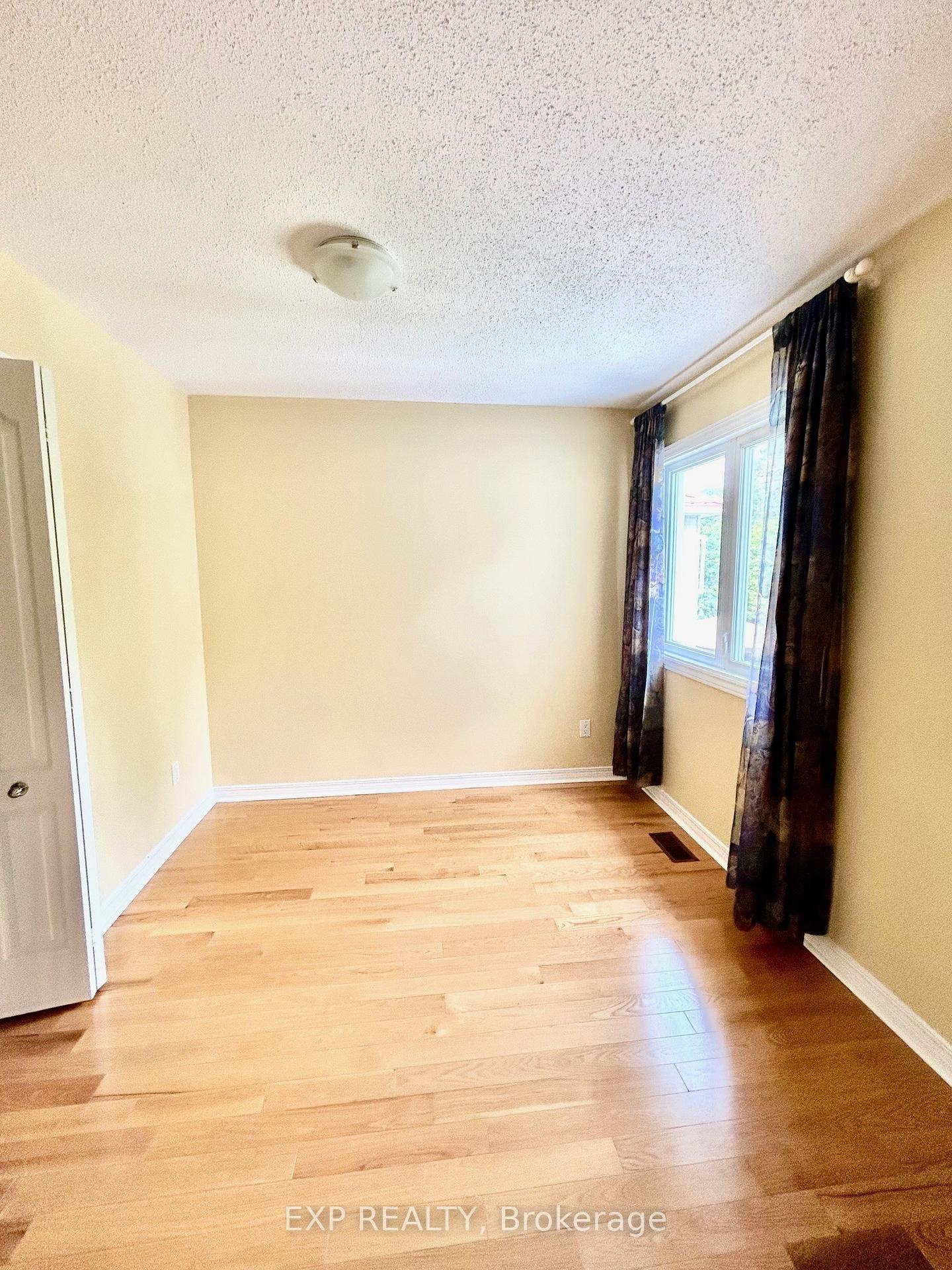 Photo 34 of 135 Picasso Drive, Ottawa, Hunt Club Park — HOMEH