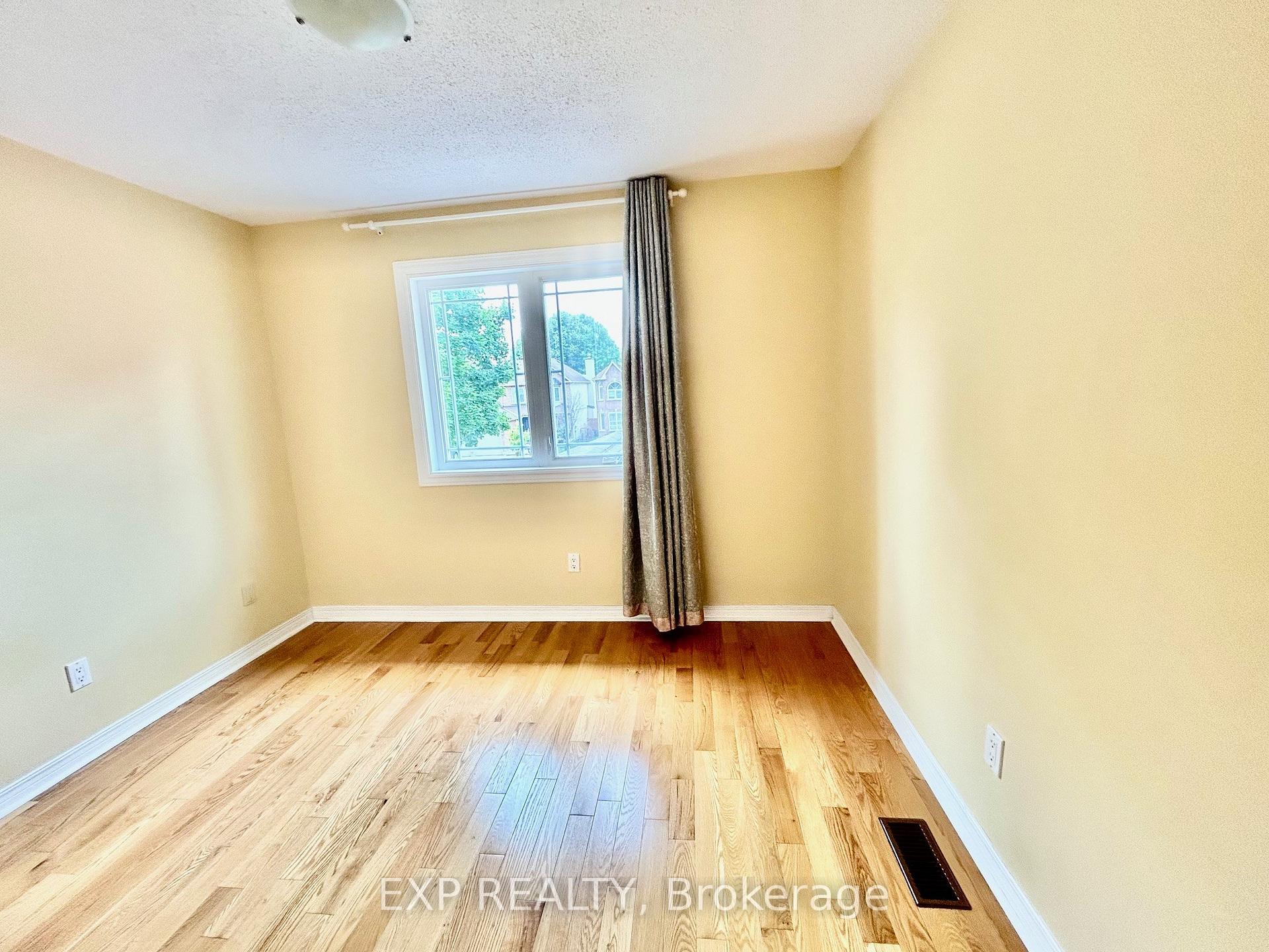 Photo 35 of 135 Picasso Drive, Ottawa, Hunt Club Park — HOMEH