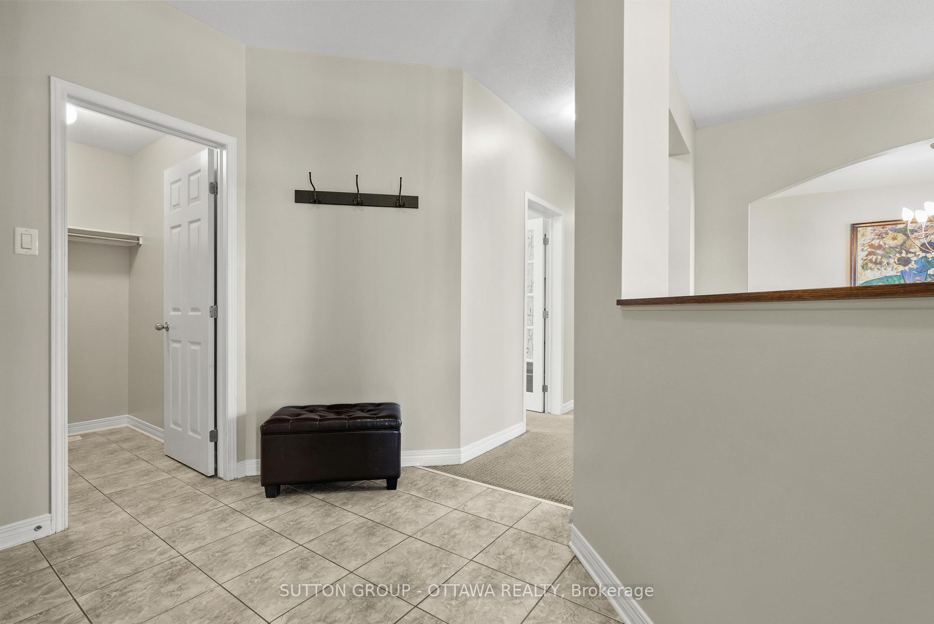 Photo 4 of 236 Colbert Crescent, Ottawa, Ridgemont — HOMEH