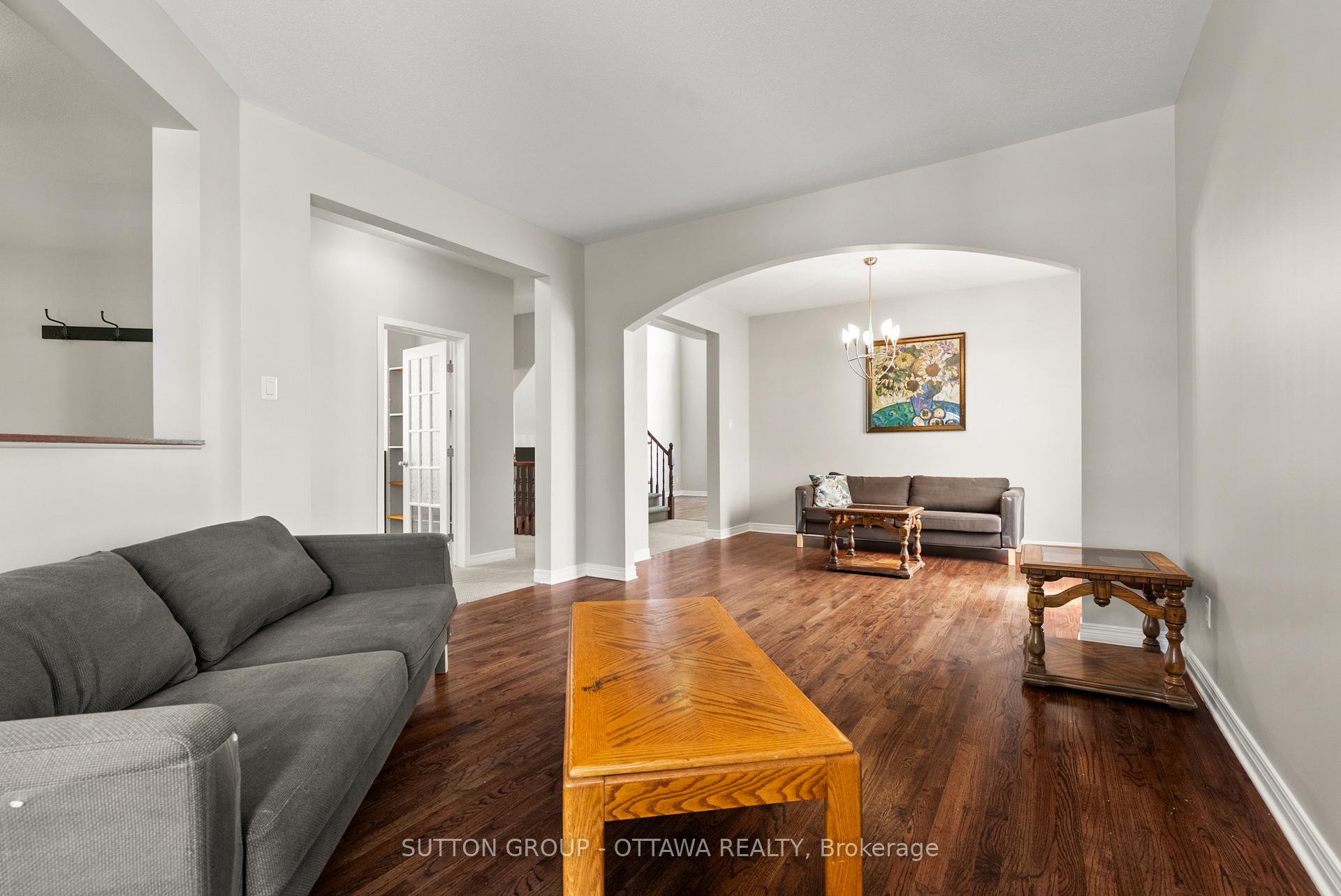 Photo 5 of 236 Colbert Crescent, Ottawa, Ridgemont — HOMEH