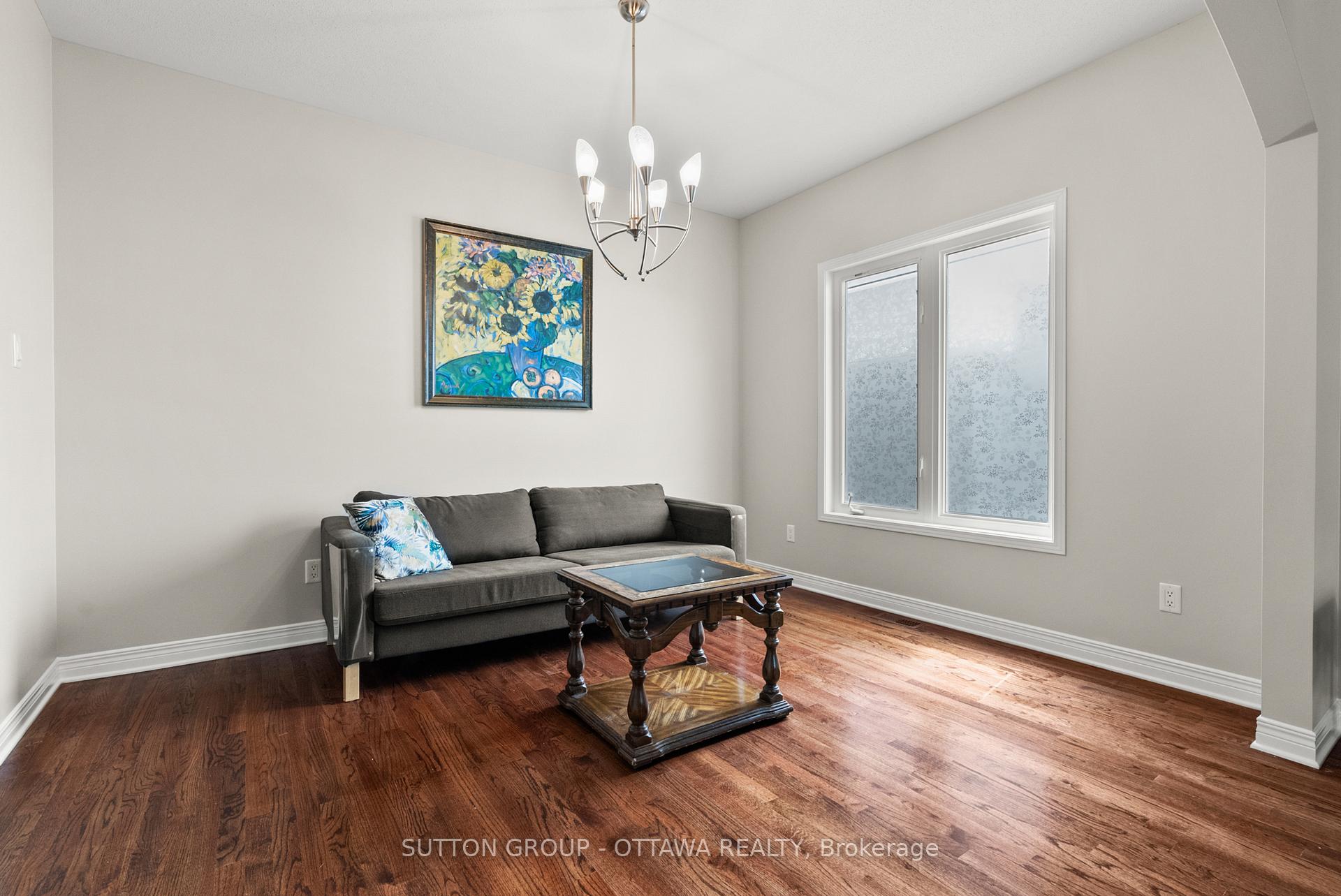 Photo 6 of 236 Colbert Crescent, Ottawa, Ridgemont — HOMEH