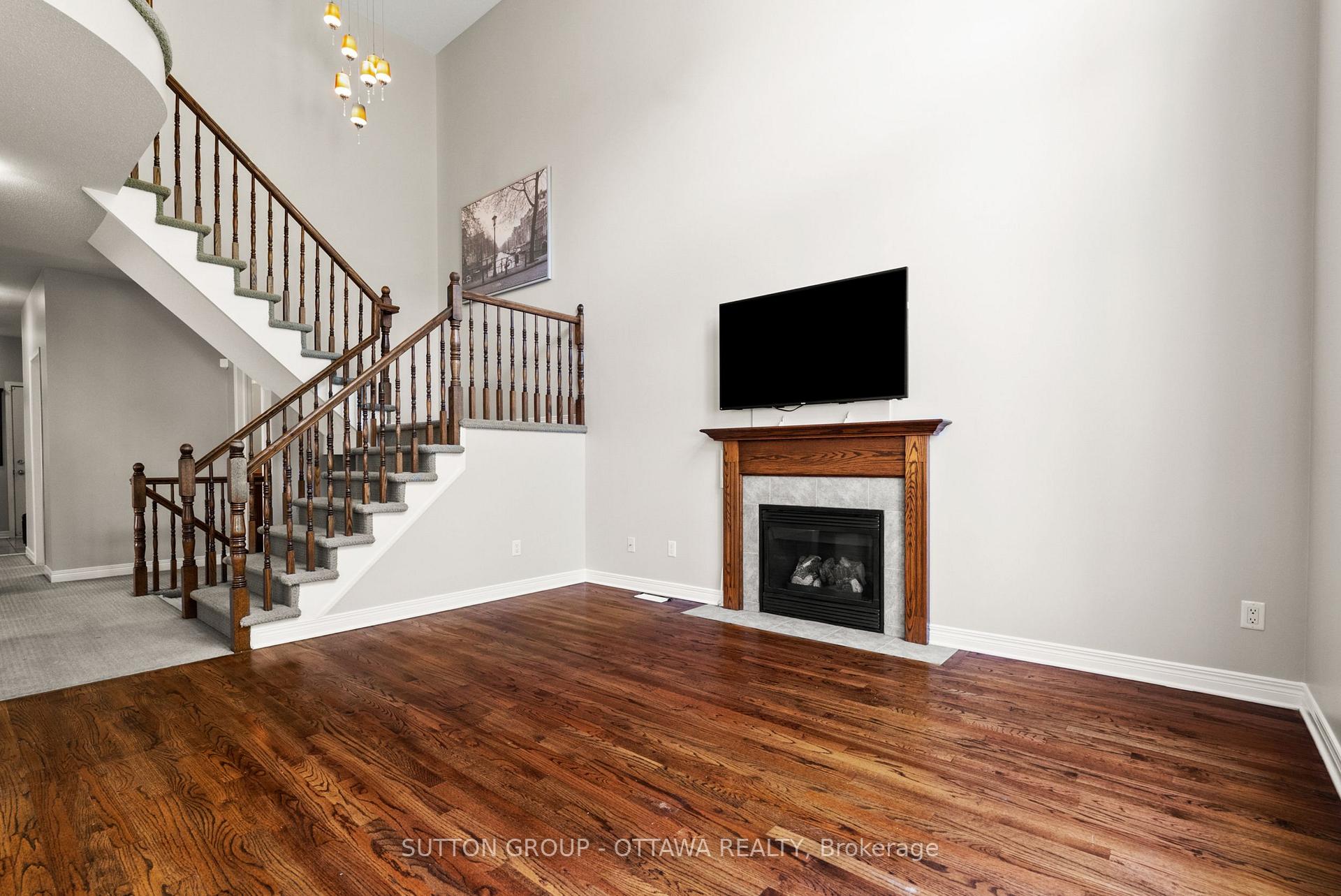 Photo 10 of 236 Colbert Crescent, Ottawa, Ridgemont — HOMEH