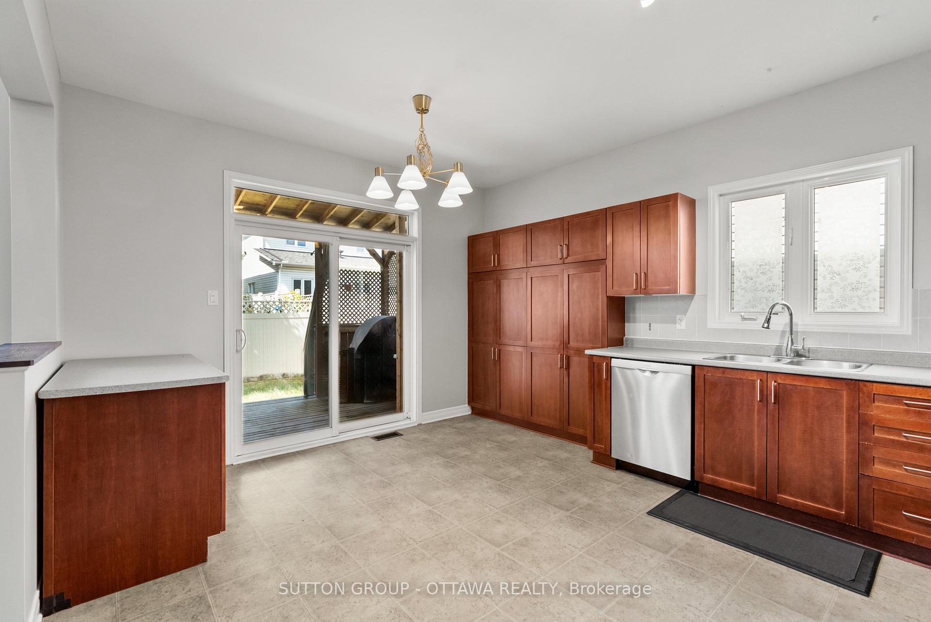Photo 13 of 236 Colbert Crescent, Ottawa, Ridgemont — HOMEH
