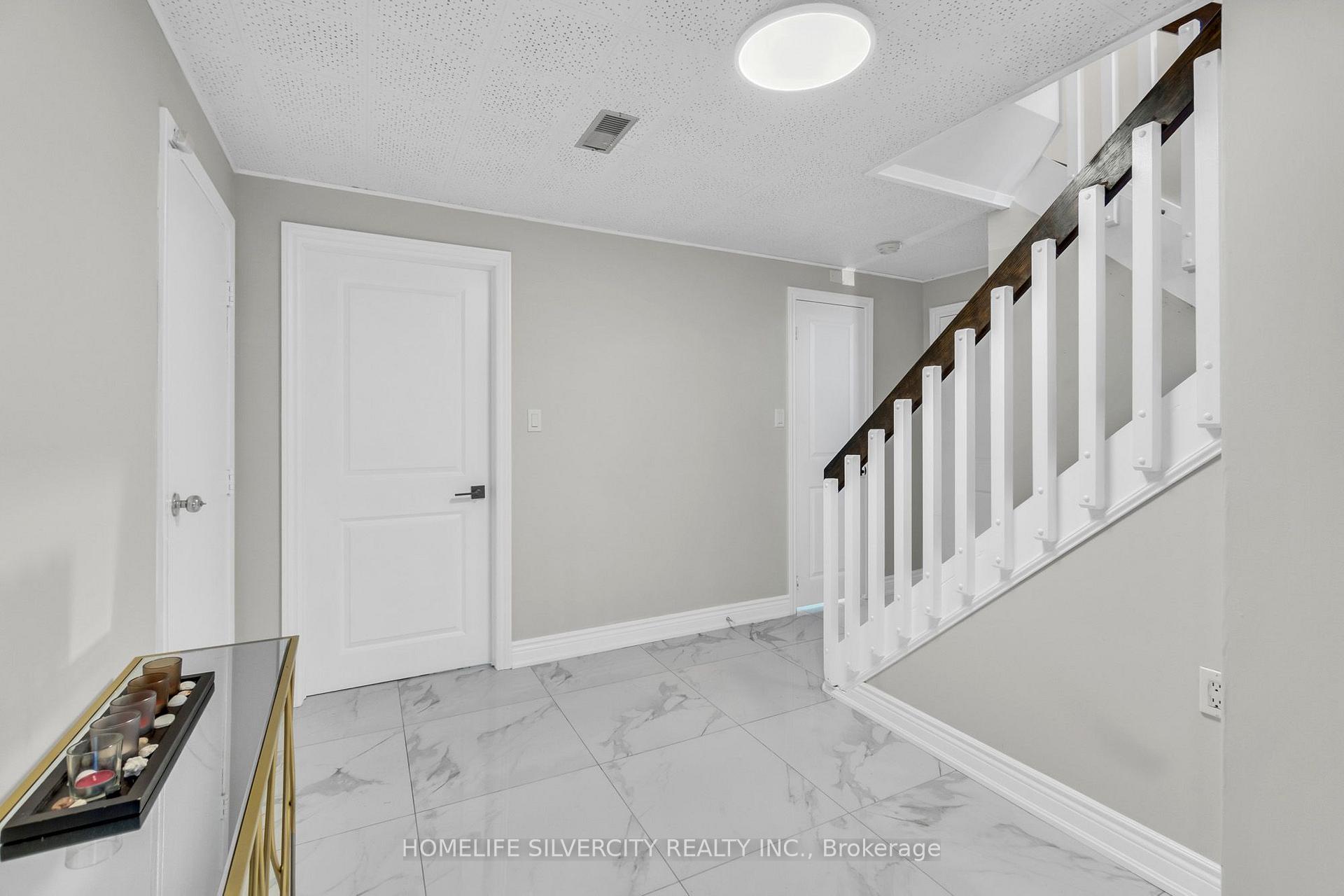 Photo 4 of 33 Sweetbriar Drive, Kitchener, Forest Hill — HOMEH