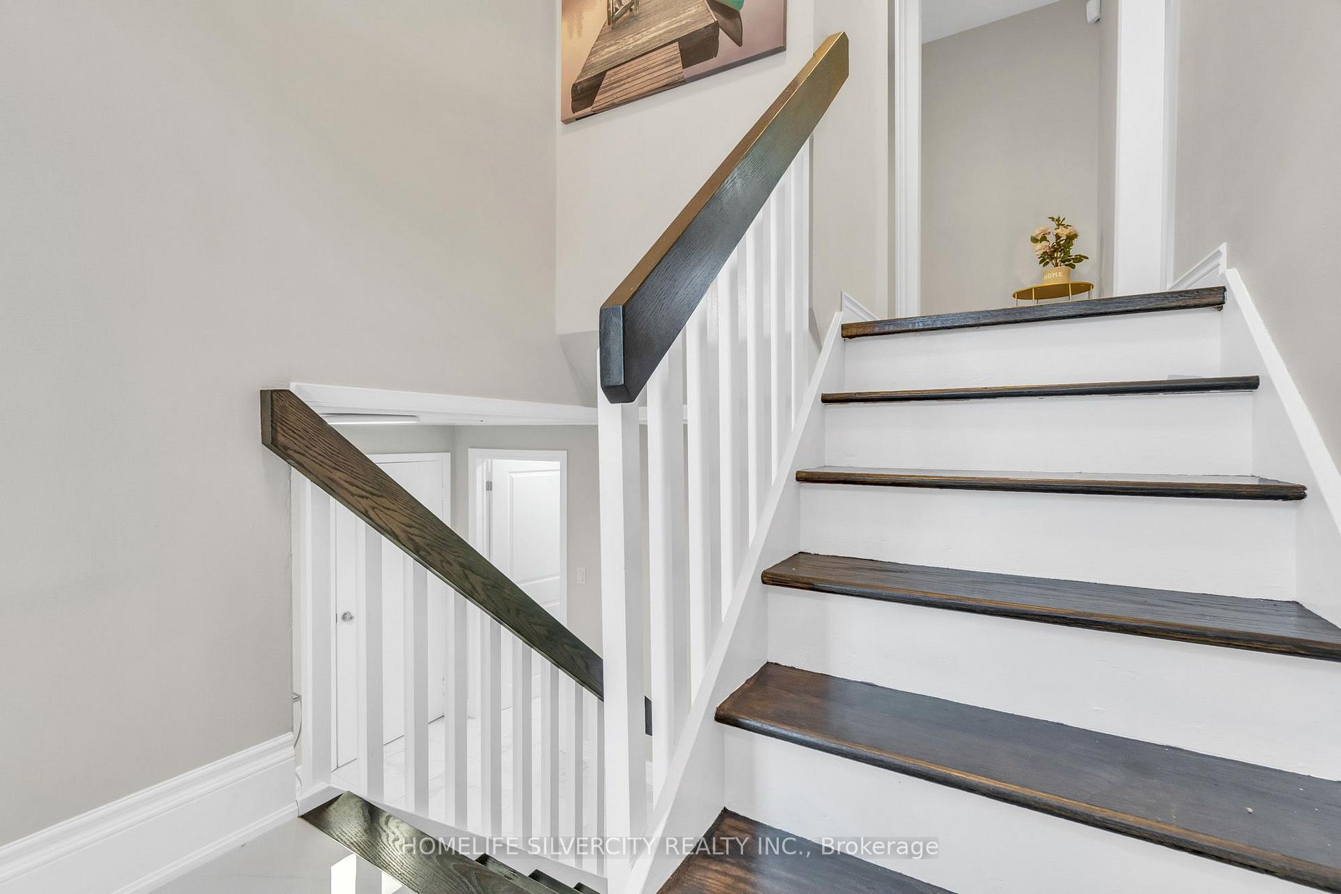 Photo 5 of 33 Sweetbriar Drive, Kitchener, Forest Hill — HOMEH