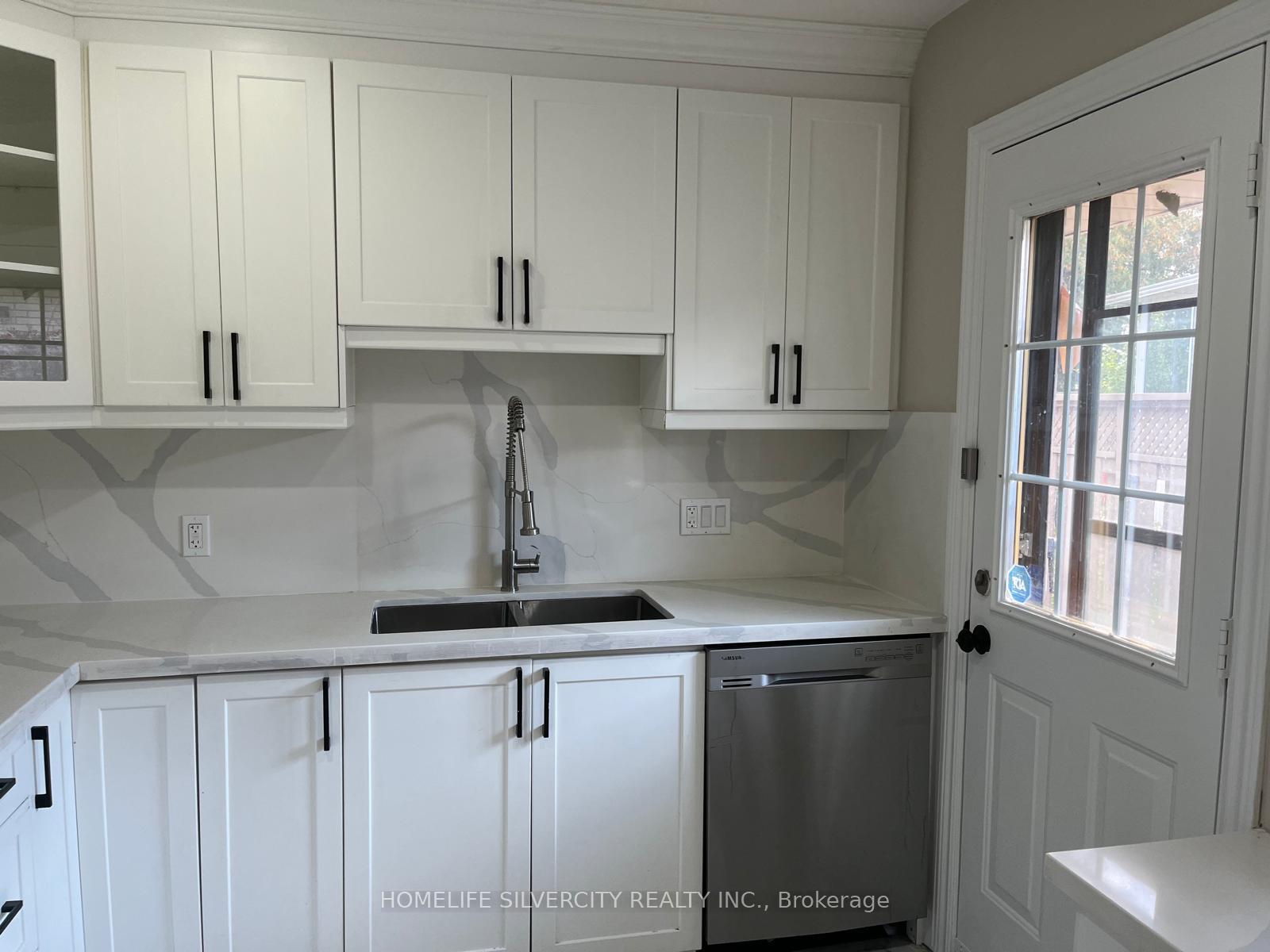 Photo 15 of 33 Sweetbriar Drive, Kitchener, Forest Hill — HOMEH