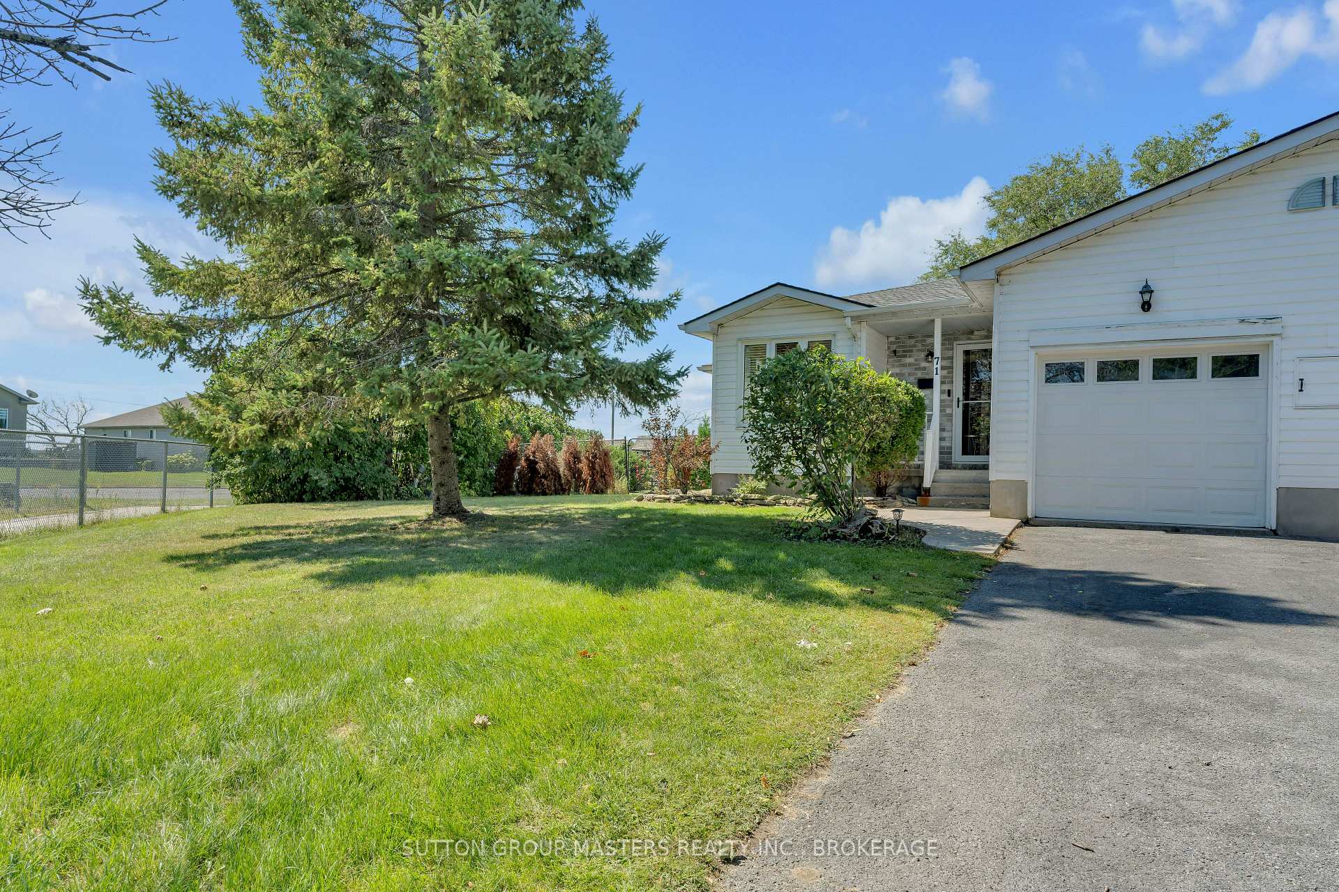 Photo 2 of 71 Davey Crescent, Loyalist, Amherstview — HOMEH