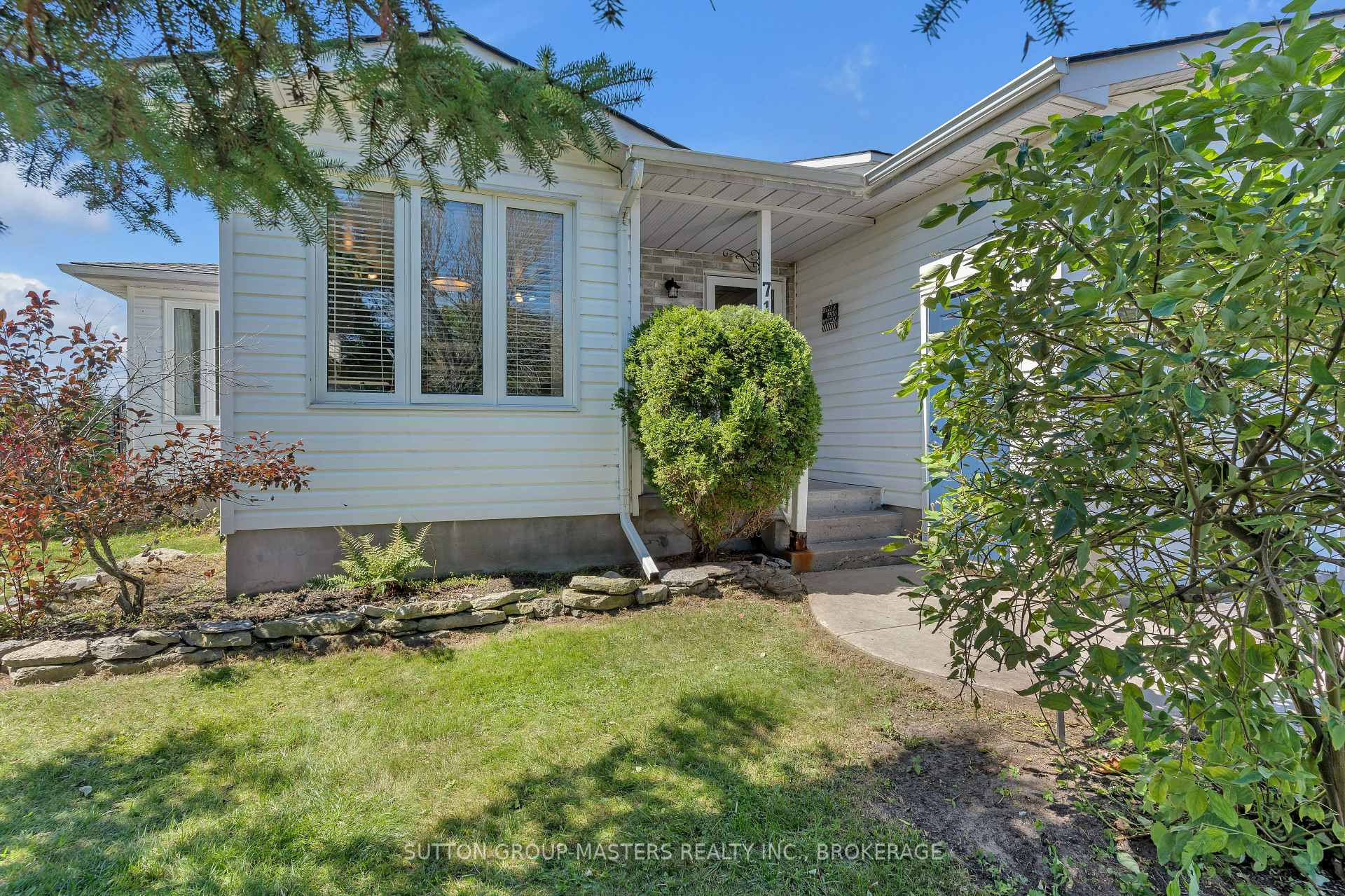 Photo 3 of 71 Davey Crescent, Loyalist, Amherstview — HOMEH