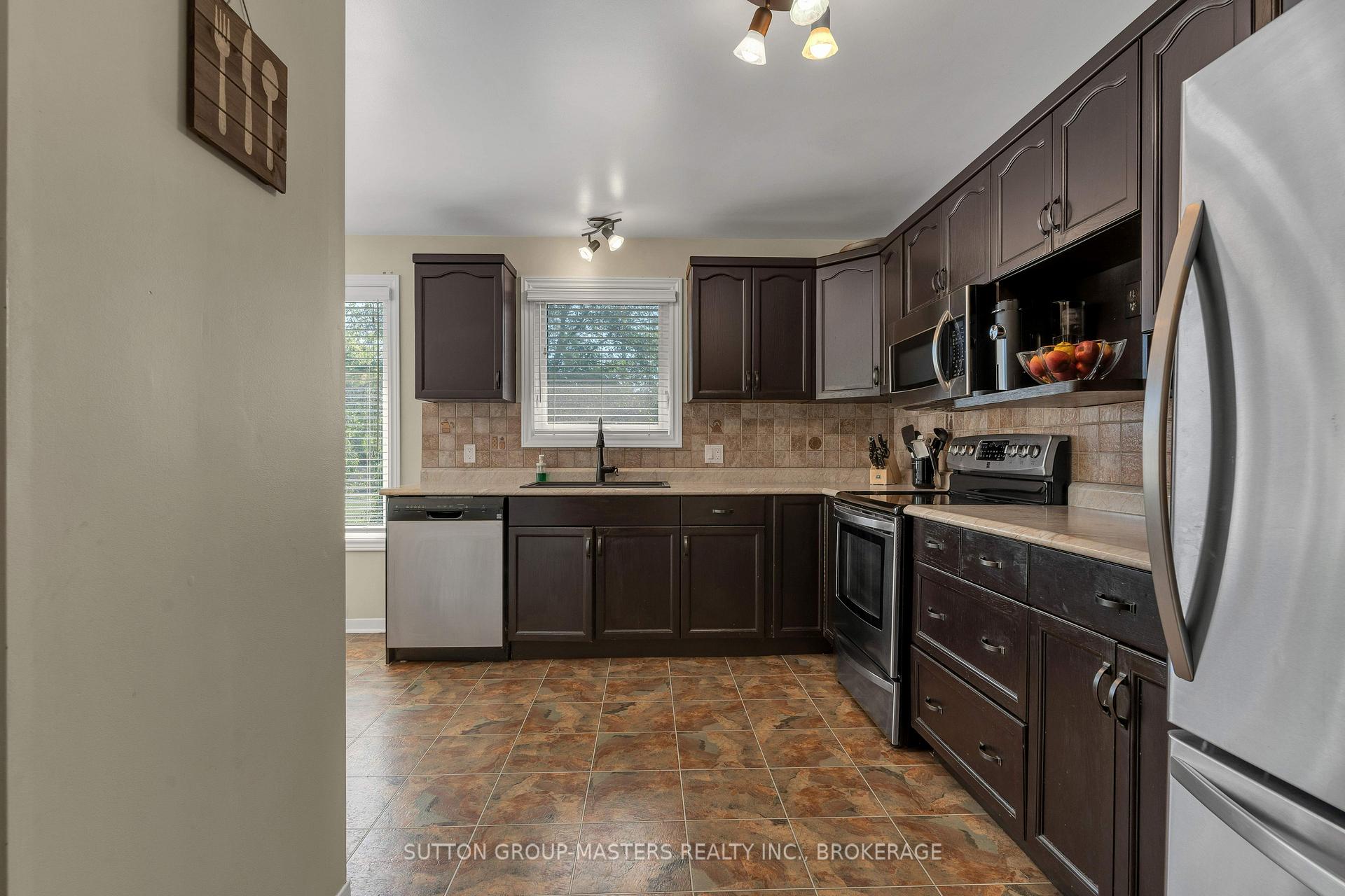 Photo 7 of 71 Davey Crescent, Loyalist, Amherstview — HOMEH