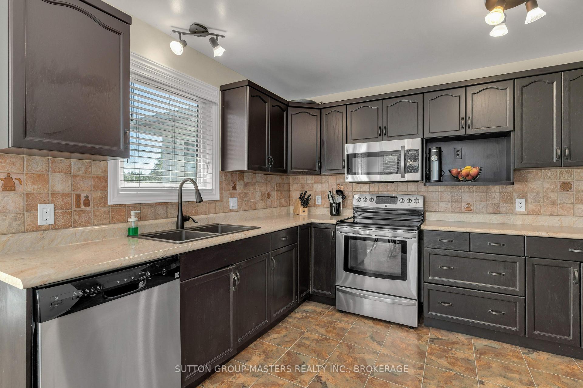 Photo 9 of 71 Davey Crescent, Loyalist, Amherstview — HOMEH