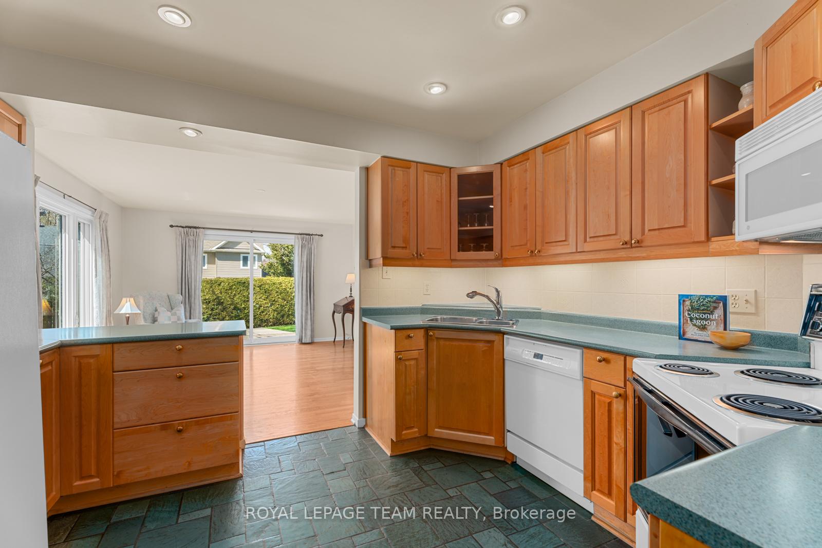 Photo 6 of 793 Dunloe Avenue, Ottawa, Manor Park — HOMEH