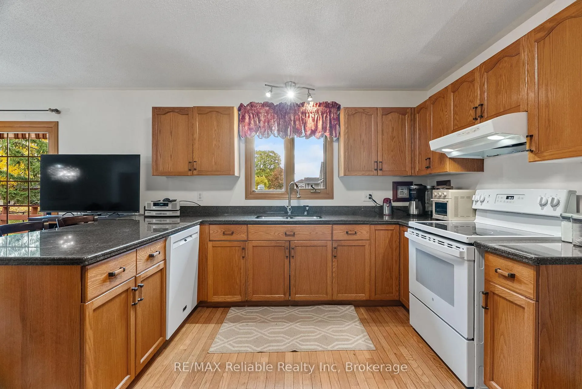 Photo 11 of 226 Main Street N, Huron East, Seaforth — HOMEH
