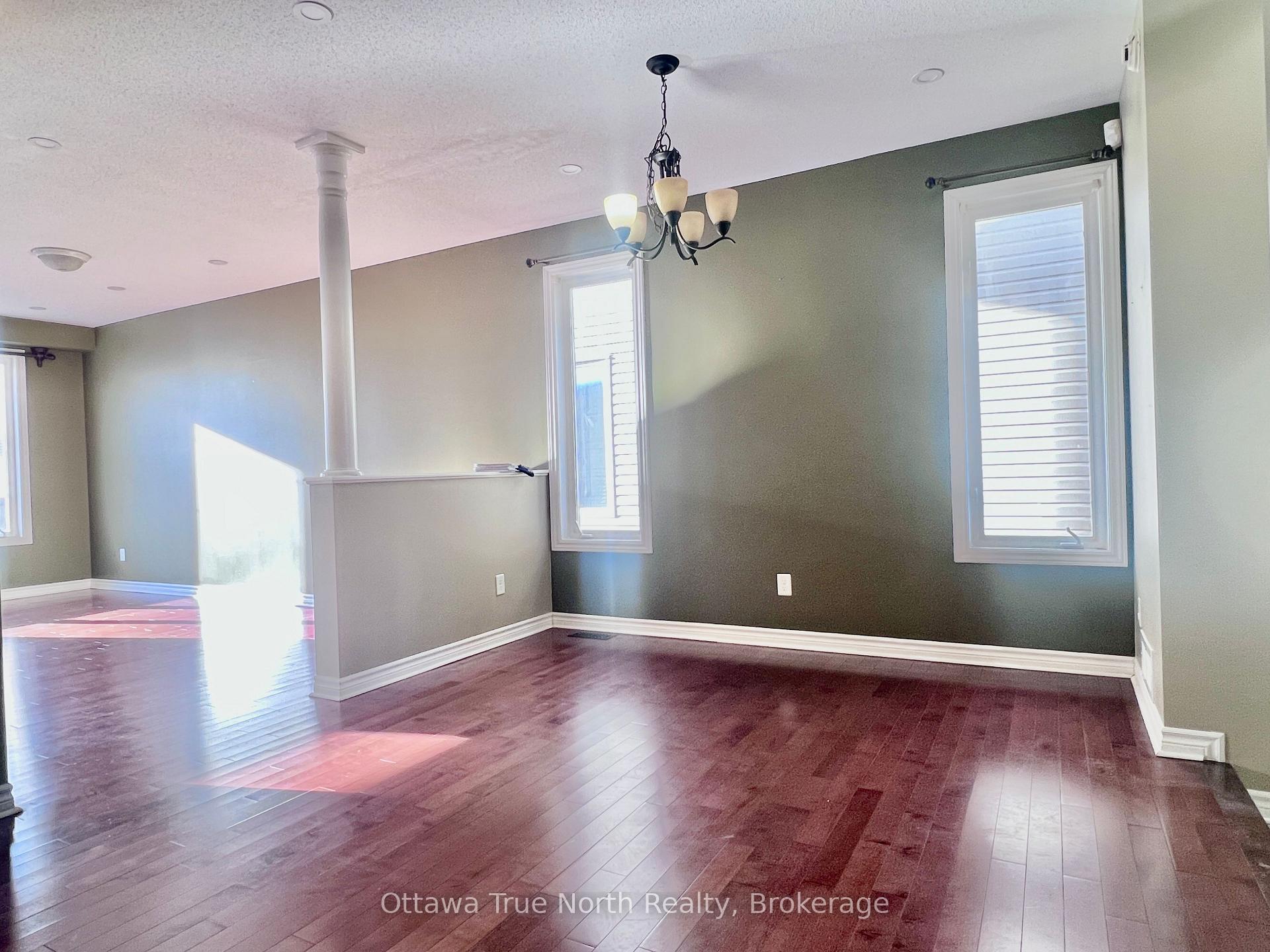 Photo 3 of 459 Celtic Ridge Crescent, Ottawa, Kanata - Morgan's Grant/South March — HOMEH