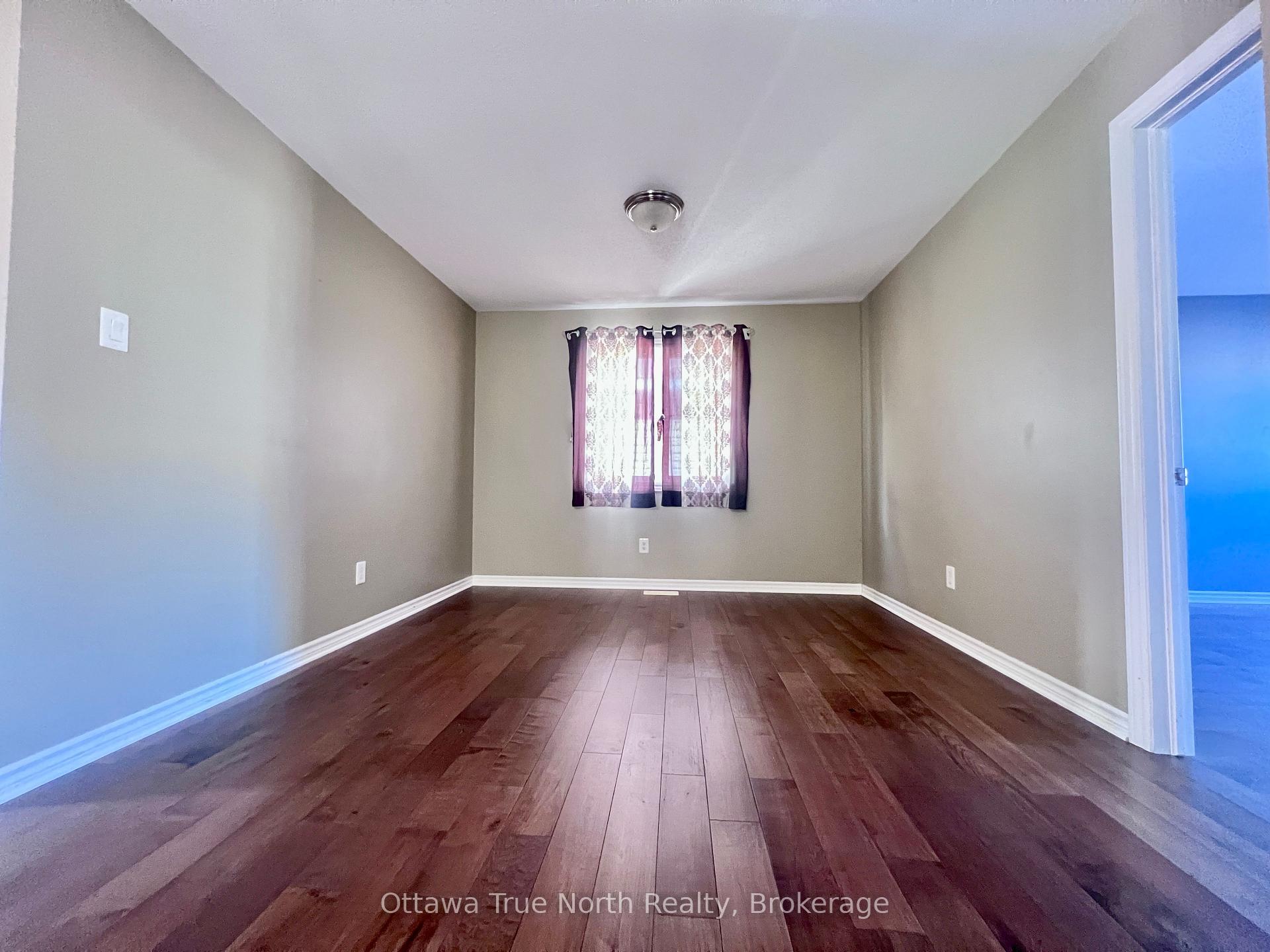 Photo 7 of 459 Celtic Ridge Crescent, Ottawa, Kanata - Morgan's Grant/South March — HOMEH
