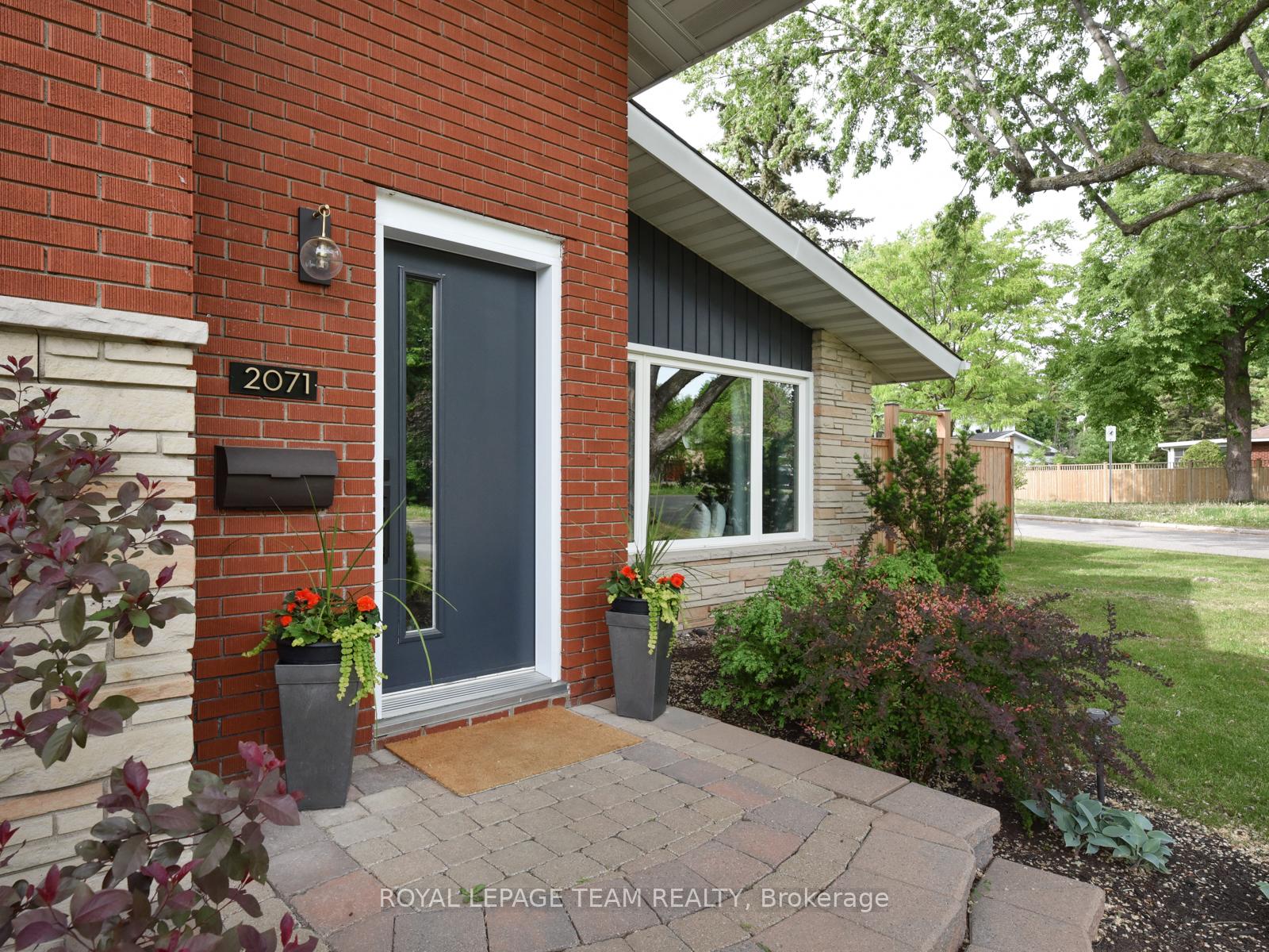 Photo 2 of 2071 Benjamin Avenue, Ottawa, McKellar Heights/Glabar Park — HOMEH