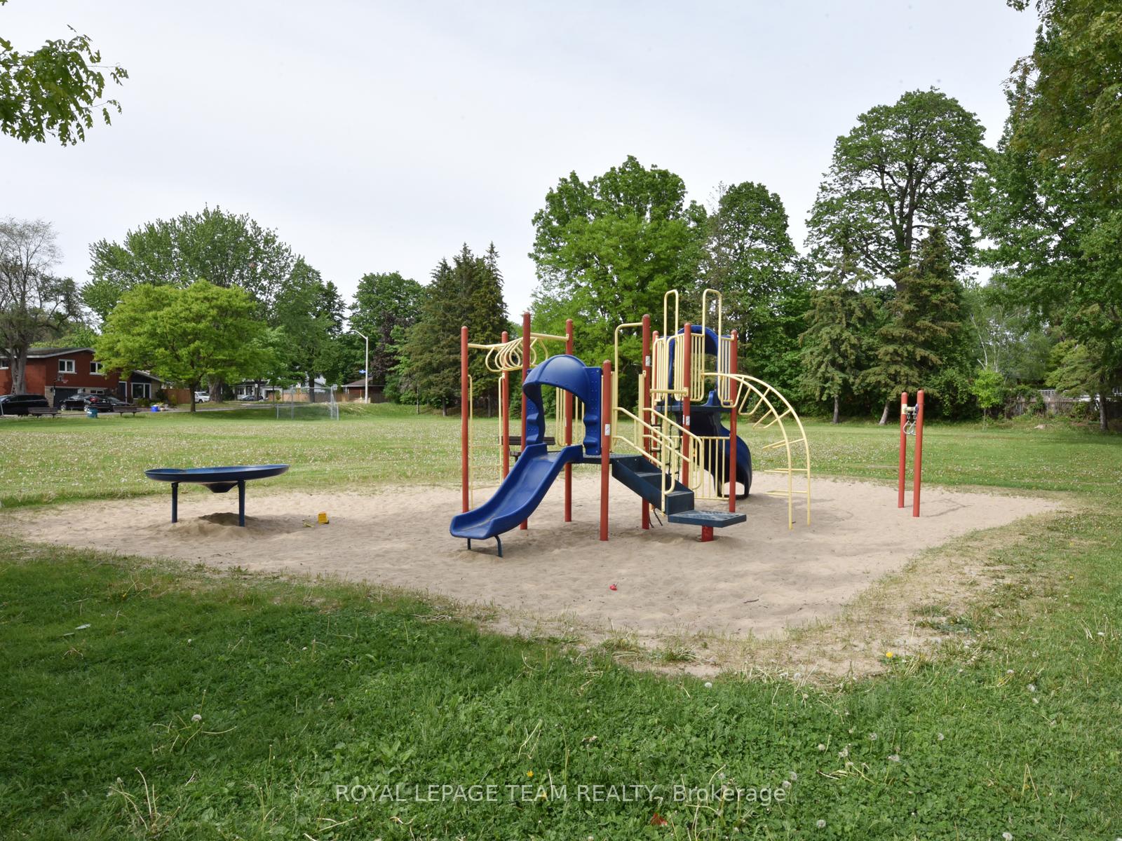Photo 31 of 2071 Benjamin Avenue, Ottawa, McKellar Heights/Glabar Park — HOMEH