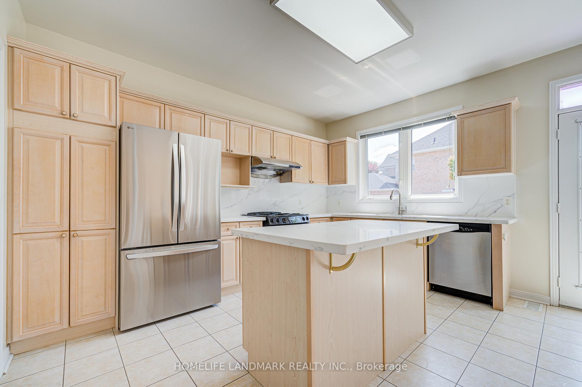 Photo 15 of 3 Burndenford Crescent, Markham, Unionville — HOMEH