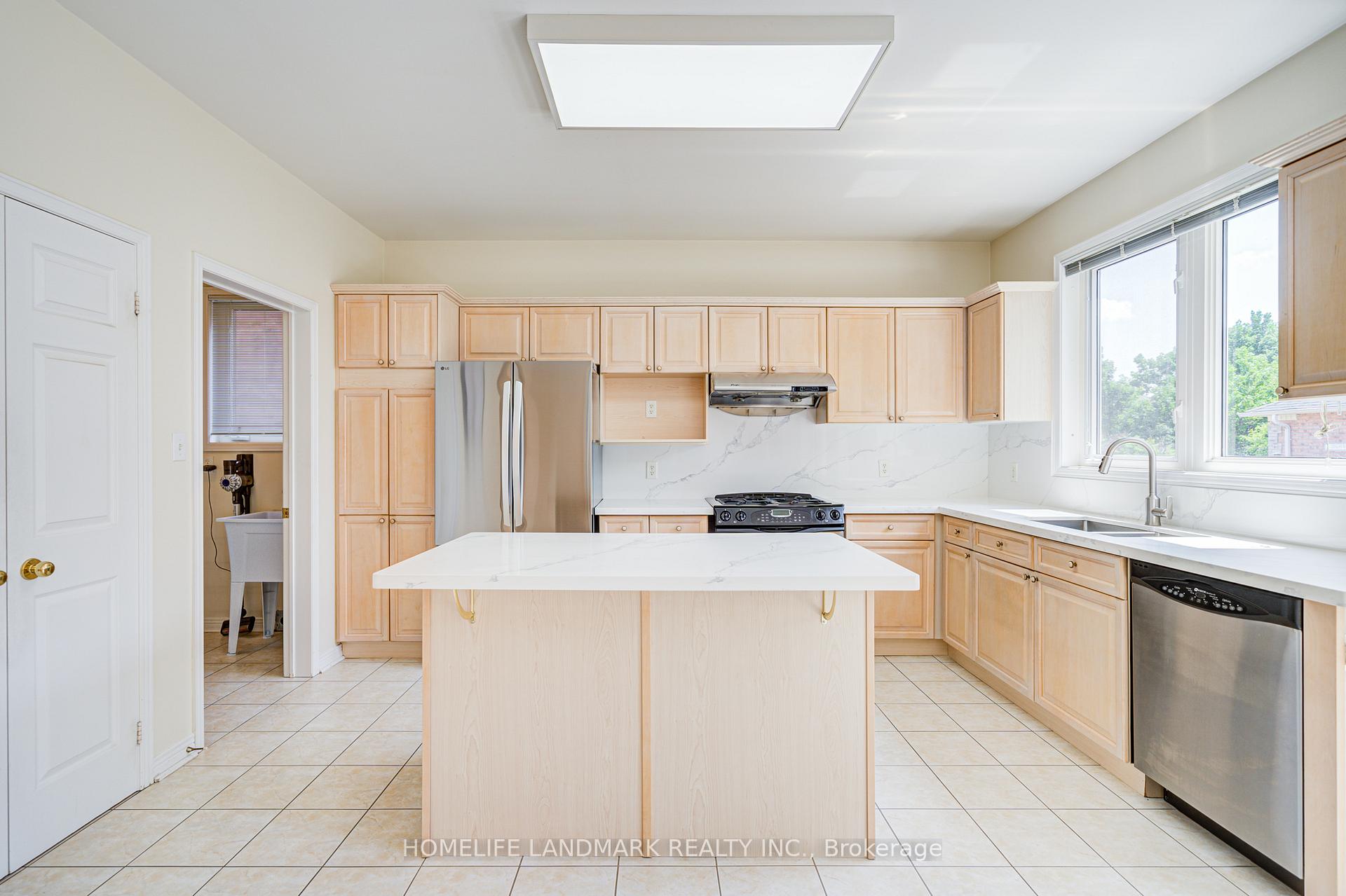 Photo 16 of 3 Burndenford Crescent, Markham, Unionville — HOMEH