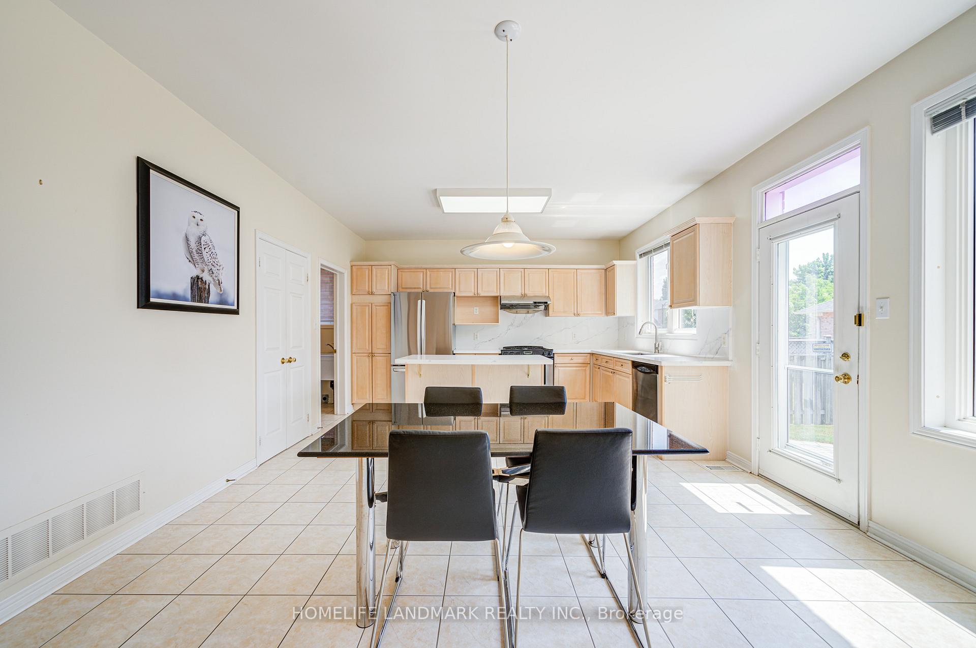 Photo 18 of 3 Burndenford Crescent, Markham, Unionville — HOMEH