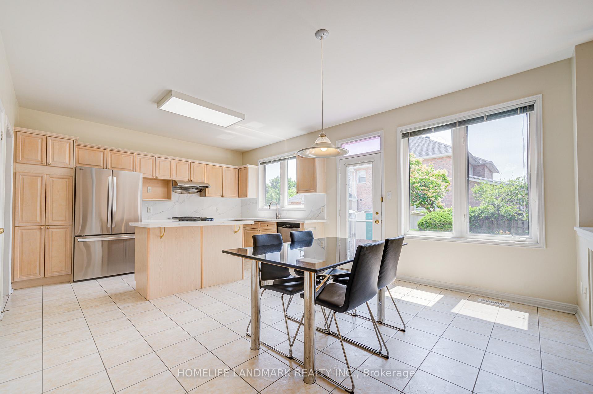 Photo 19 of 3 Burndenford Crescent, Markham, Unionville — HOMEH