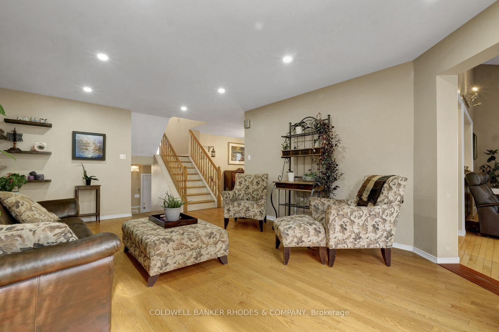 Photo 8 of 12 Bramblegrove Crescent, Ottawa, Hunt Club Park/Greenboro — HOMEH