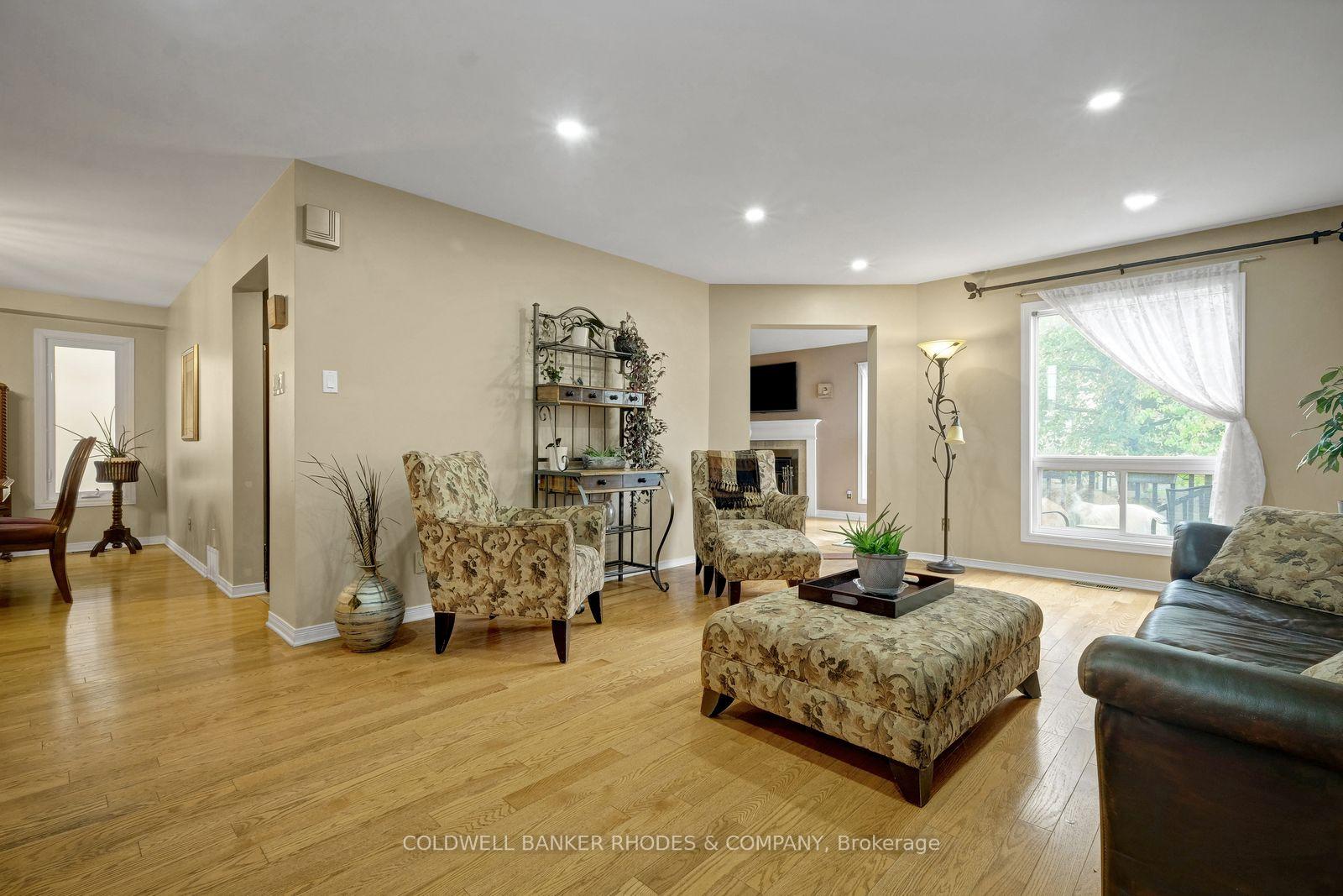 Photo 9 of 12 Bramblegrove Crescent, Ottawa, Hunt Club Park/Greenboro — HOMEH