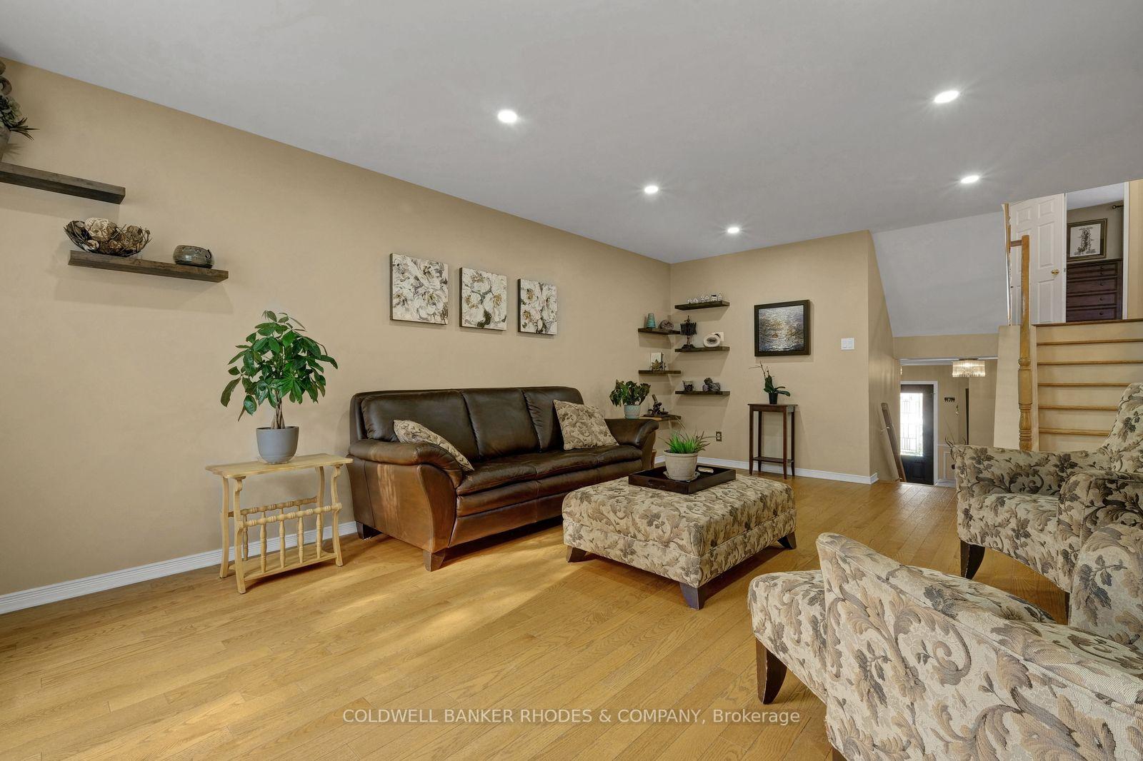 Photo 10 of 12 Bramblegrove Crescent, Ottawa, Hunt Club Park/Greenboro — HOMEH