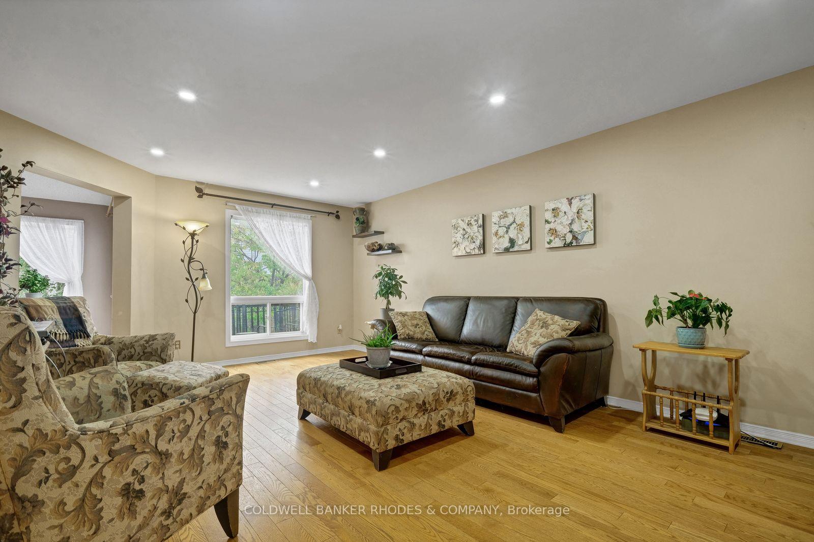 Photo 11 of 12 Bramblegrove Crescent, Ottawa, Hunt Club Park/Greenboro — HOMEH