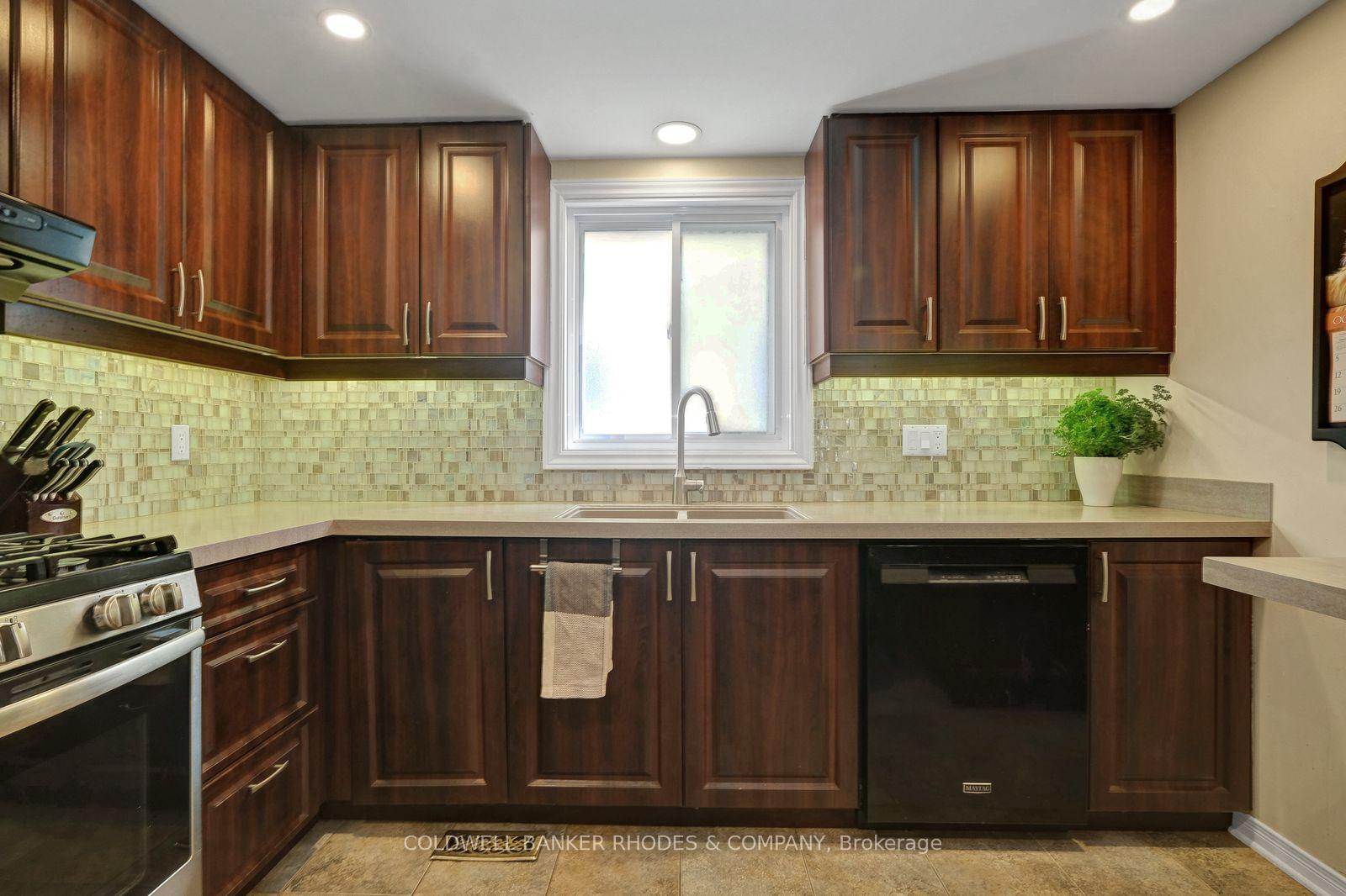 Photo 18 of 12 Bramblegrove Crescent, Ottawa, Hunt Club Park/Greenboro — HOMEH