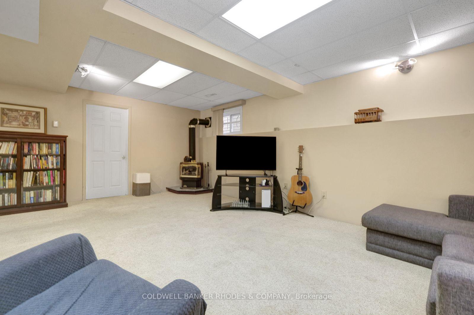Photo 33 of 12 Bramblegrove Crescent, Ottawa, Hunt Club Park/Greenboro — HOMEH