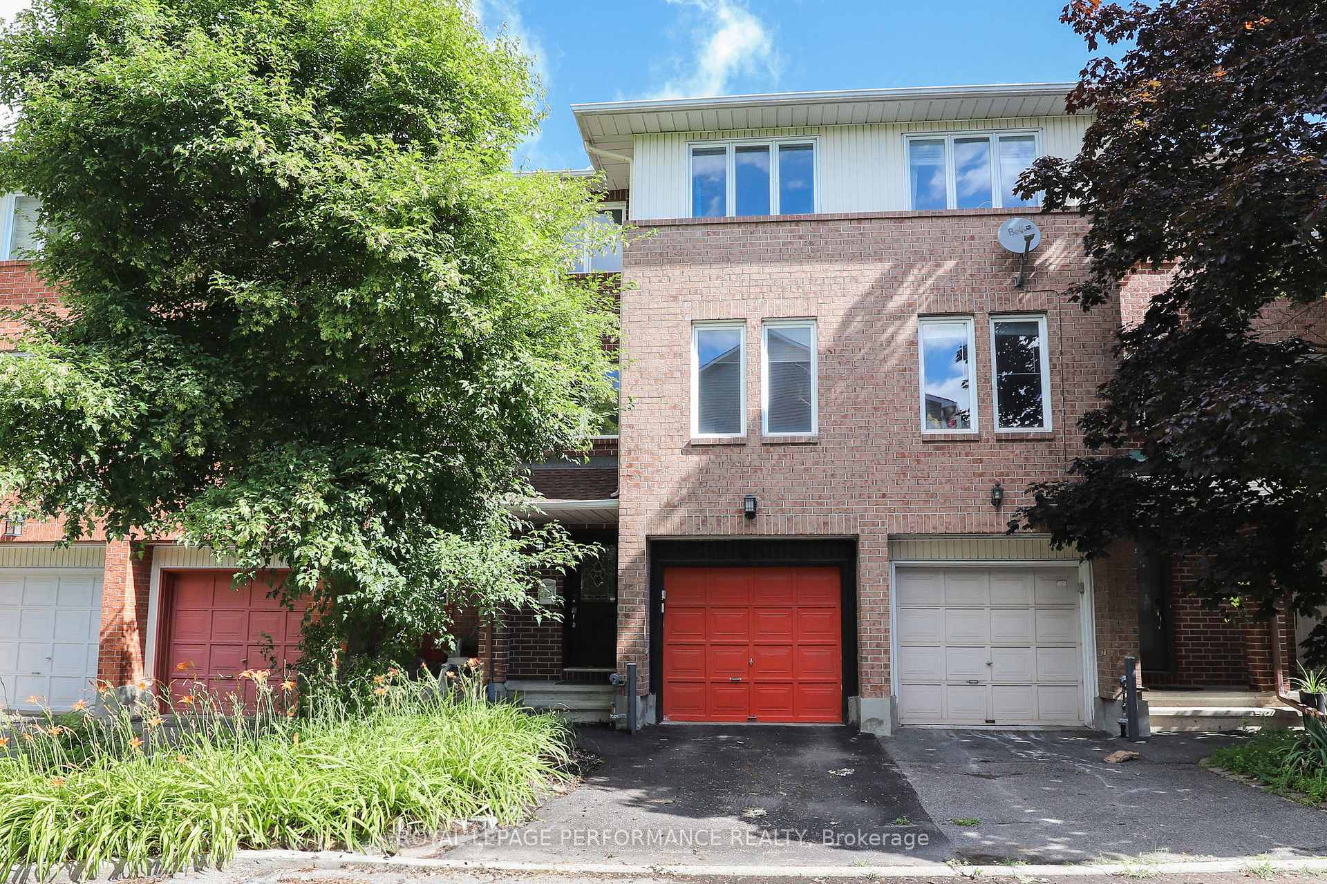 Photo 1 of 27 Drayton Private, Ottawa, CFB Rockcliffe and Area — HOMEH