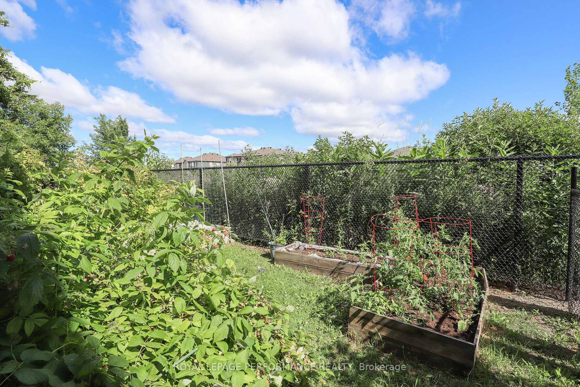 Photo 8 of 27 Drayton Private, Ottawa, CFB Rockcliffe and Area — HOMEH