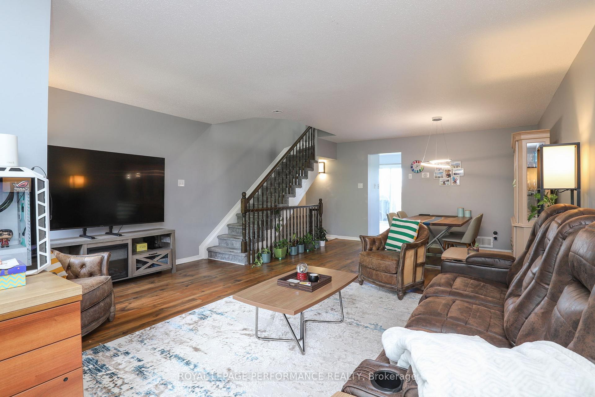 Photo 10 of 27 Drayton Private, Ottawa, CFB Rockcliffe and Area — HOMEH