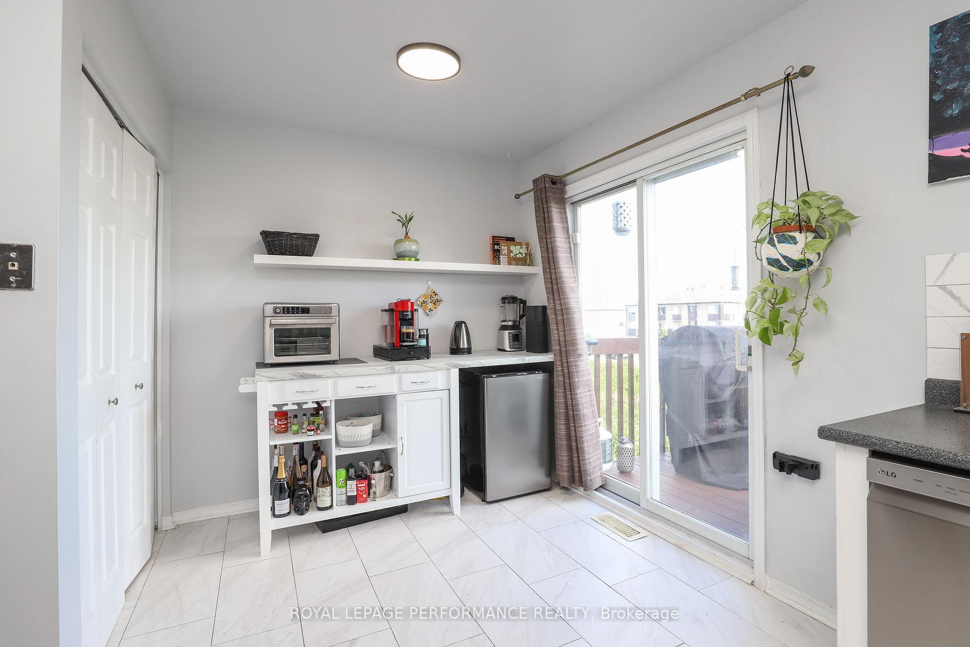 Photo 18 of 27 Drayton Private, Ottawa, CFB Rockcliffe and Area — HOMEH