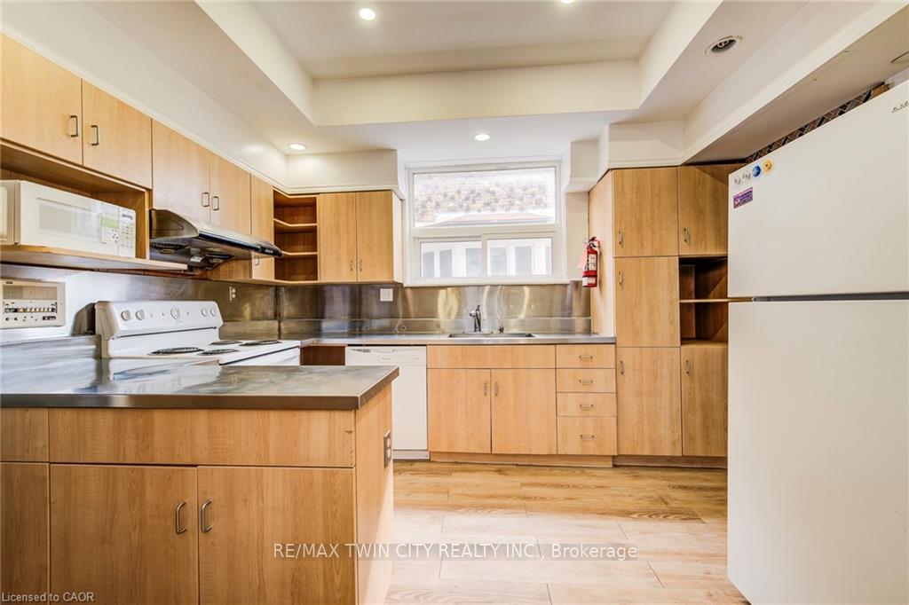 Photo 9 of 19 Schneider Avenue, Kitchener — HOMEH