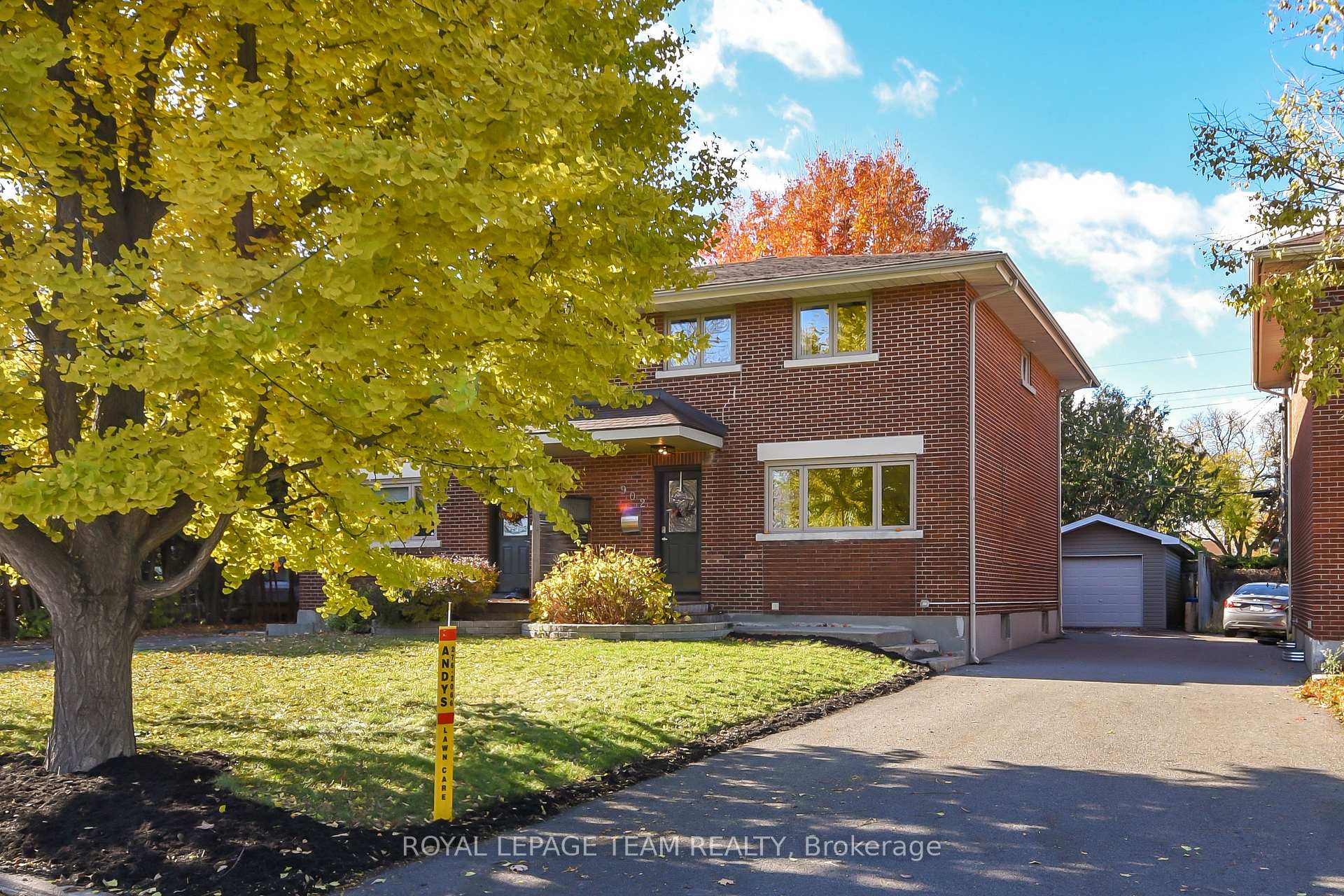 Photo 2 of 902 Broadview Avenue, Ottawa, McKellar Heights — HOMEH