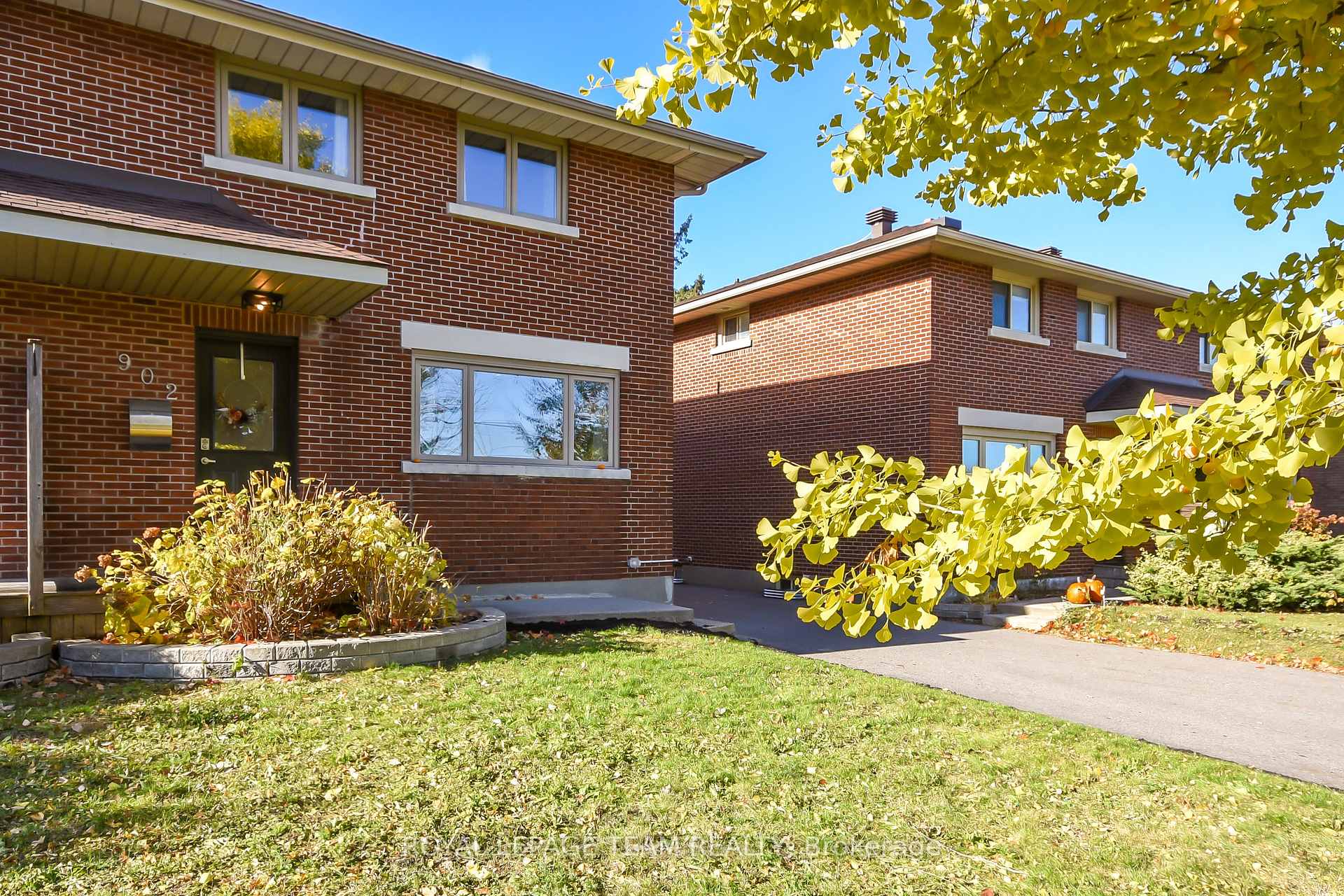 Photo 3 of 902 Broadview Avenue, Ottawa, McKellar Heights — HOMEH