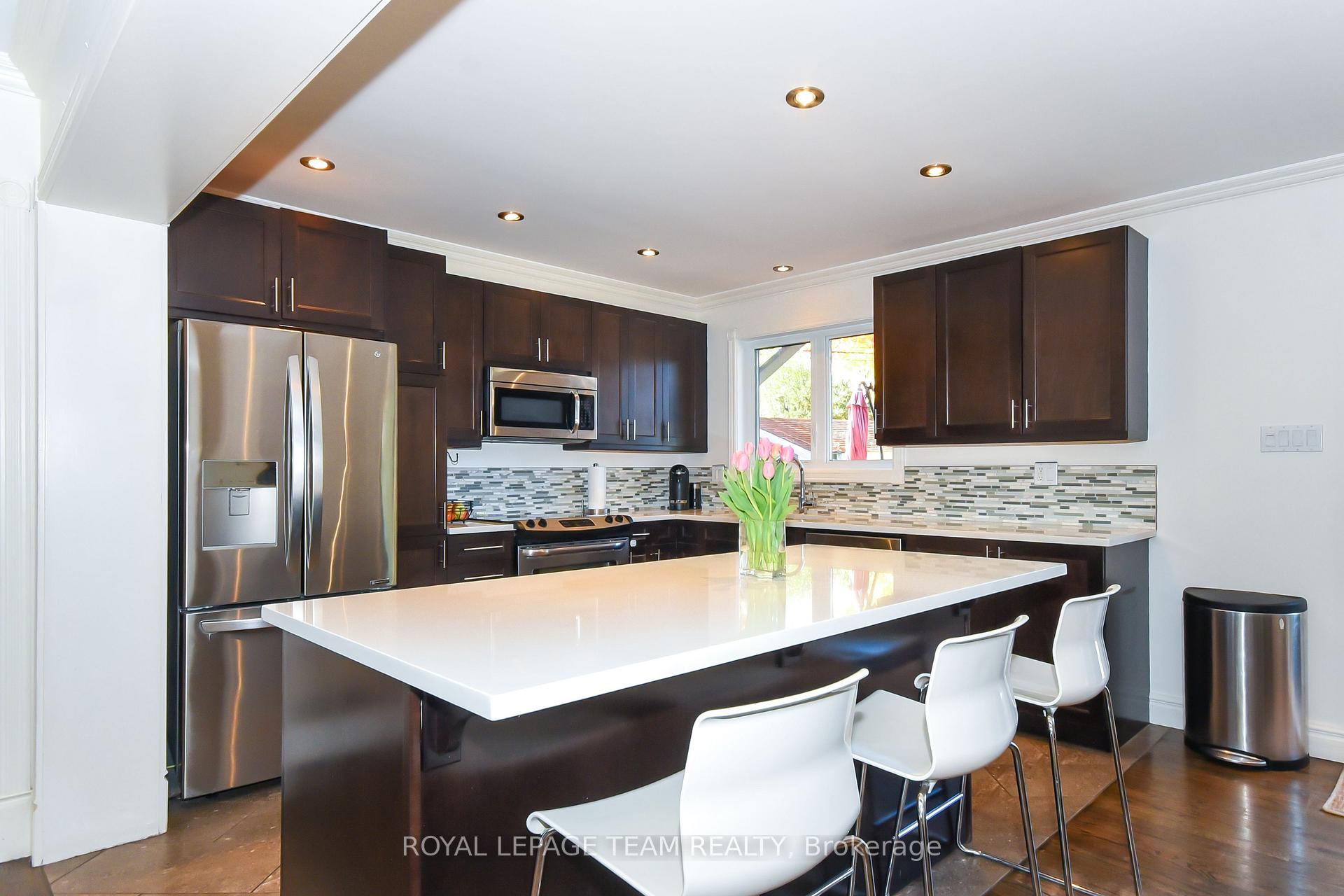 Photo 9 of 902 Broadview Avenue, Ottawa, McKellar Heights — HOMEH