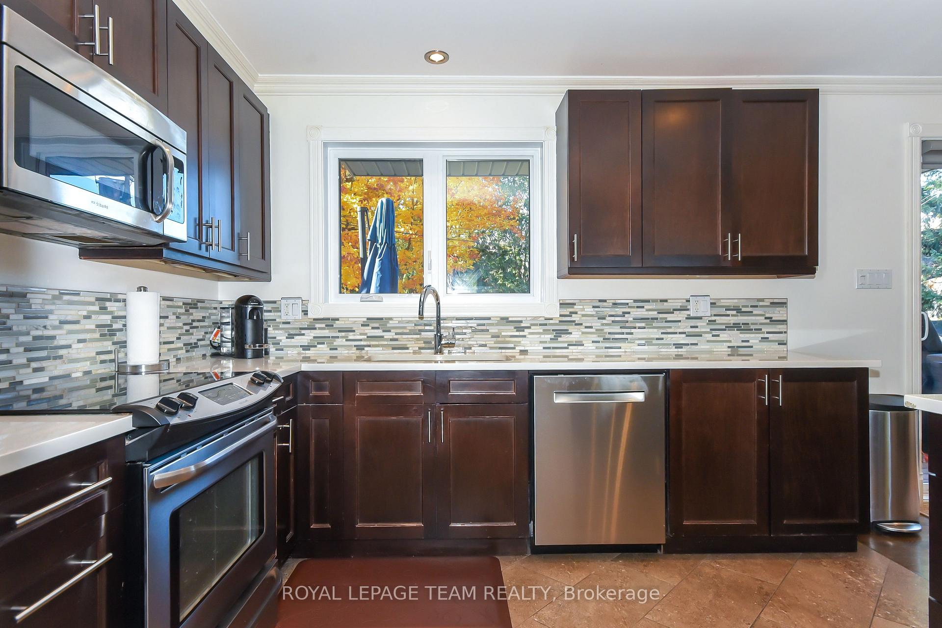 Photo 11 of 902 Broadview Avenue, Ottawa, McKellar Heights — HOMEH