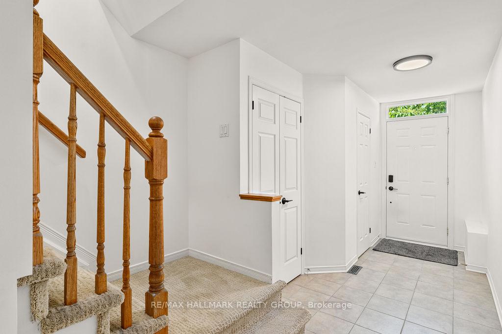 Photo 3 of 15 Georgeton Private, Ottawa, Manor Park — HOMEH