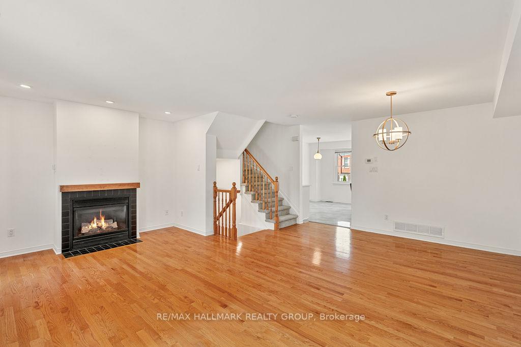 Photo 10 of 15 Georgeton Private, Ottawa, Manor Park — HOMEH