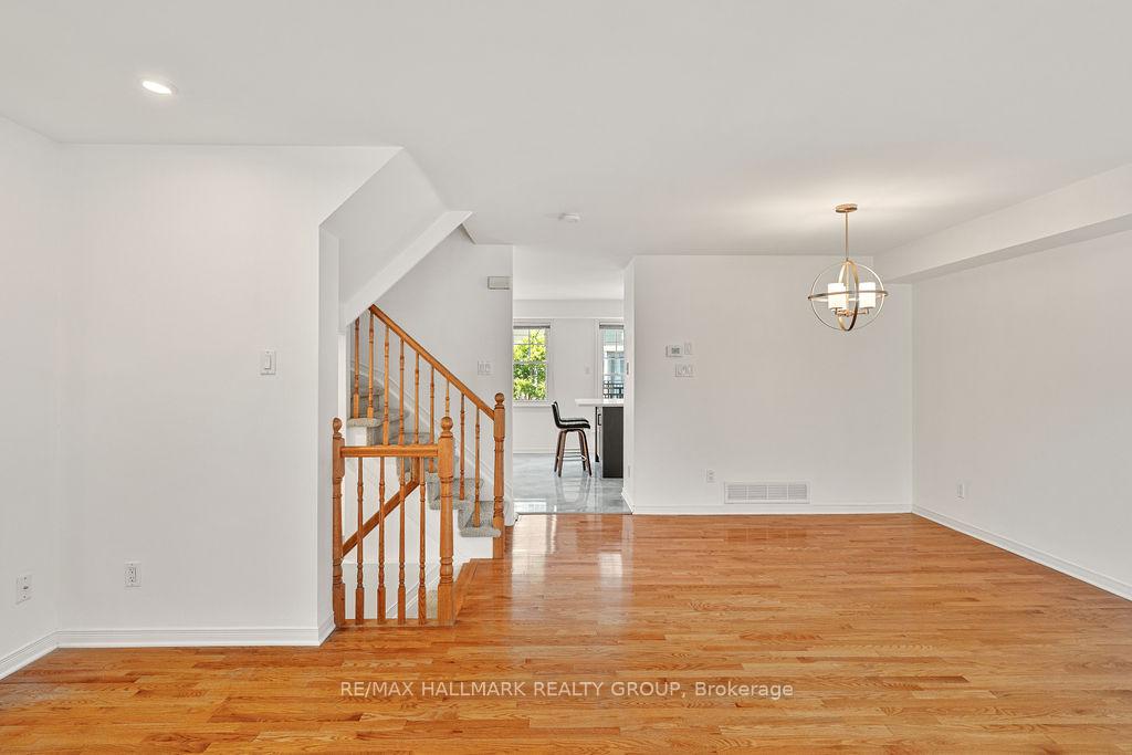 Photo 11 of 15 Georgeton Private, Ottawa, Manor Park — HOMEH