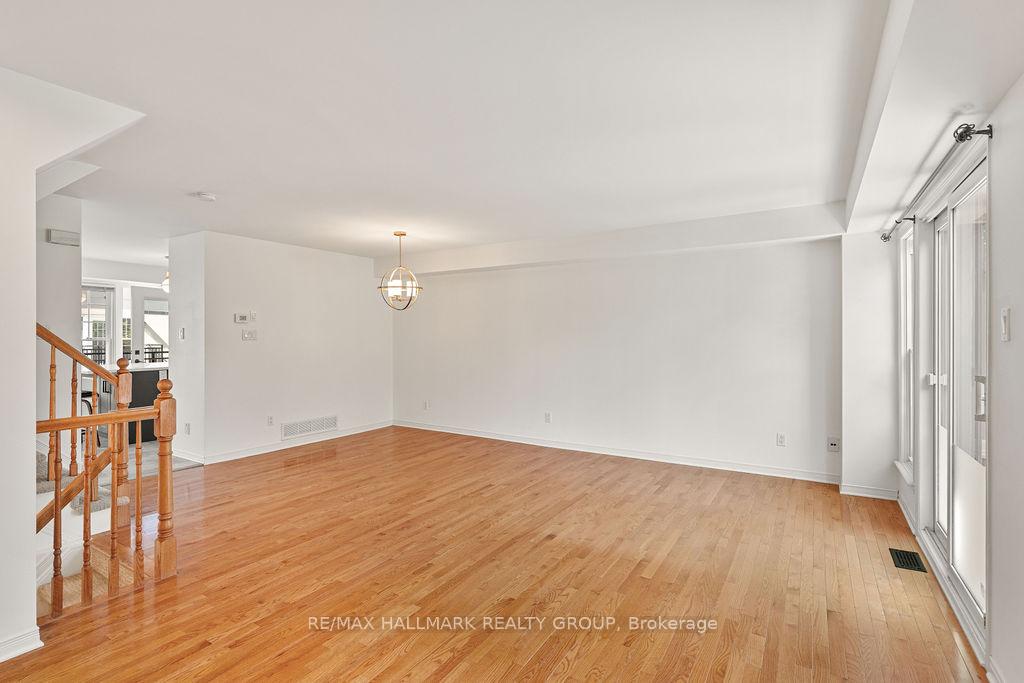 Photo 12 of 15 Georgeton Private, Ottawa, Manor Park — HOMEH