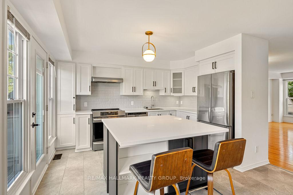 Photo 17 of 15 Georgeton Private, Ottawa, Manor Park — HOMEH