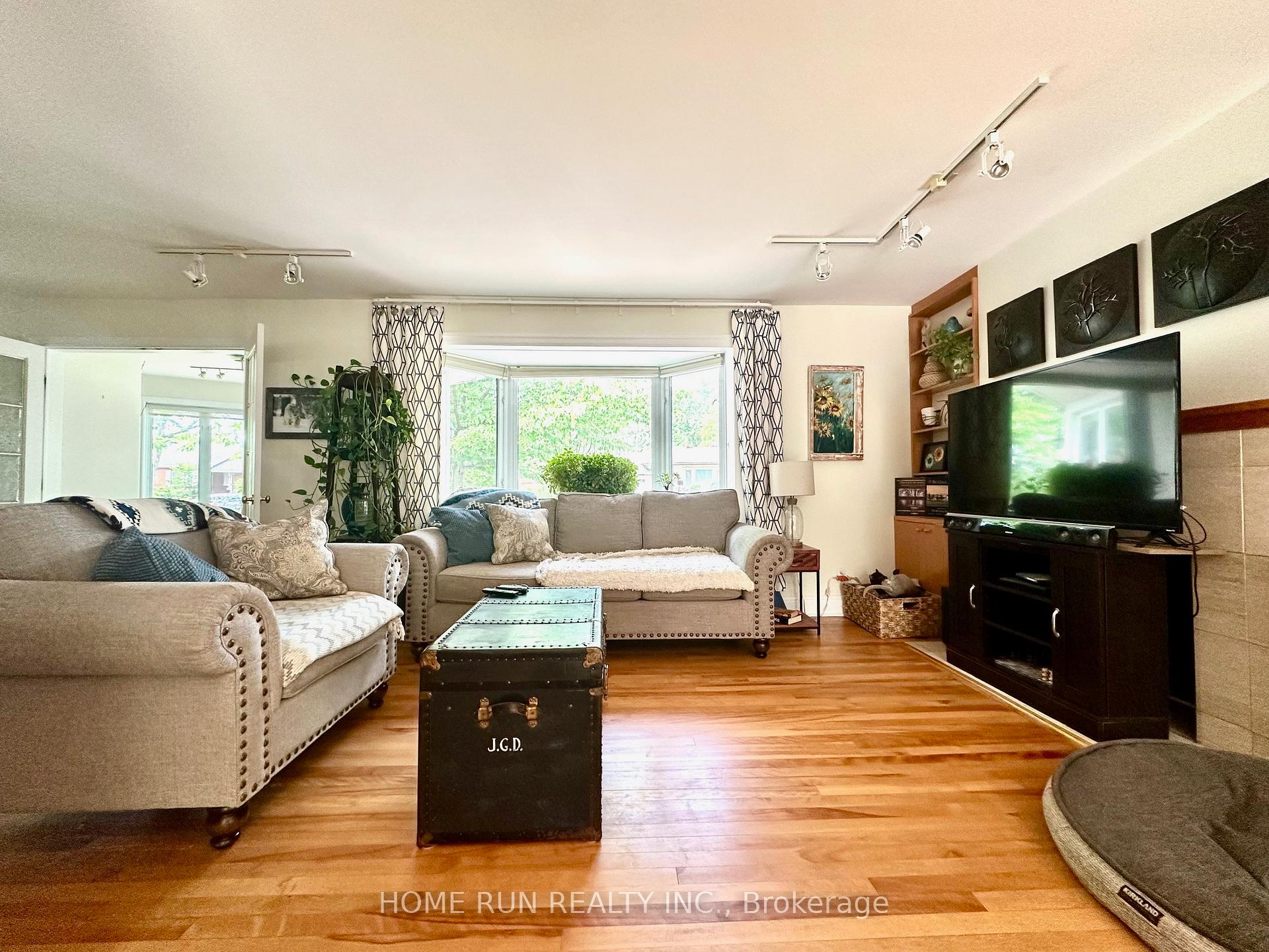 Photo 4 of 881 Killeen Avenue, Ottawa, McKellar Heights/Glabar Park — HOMEH