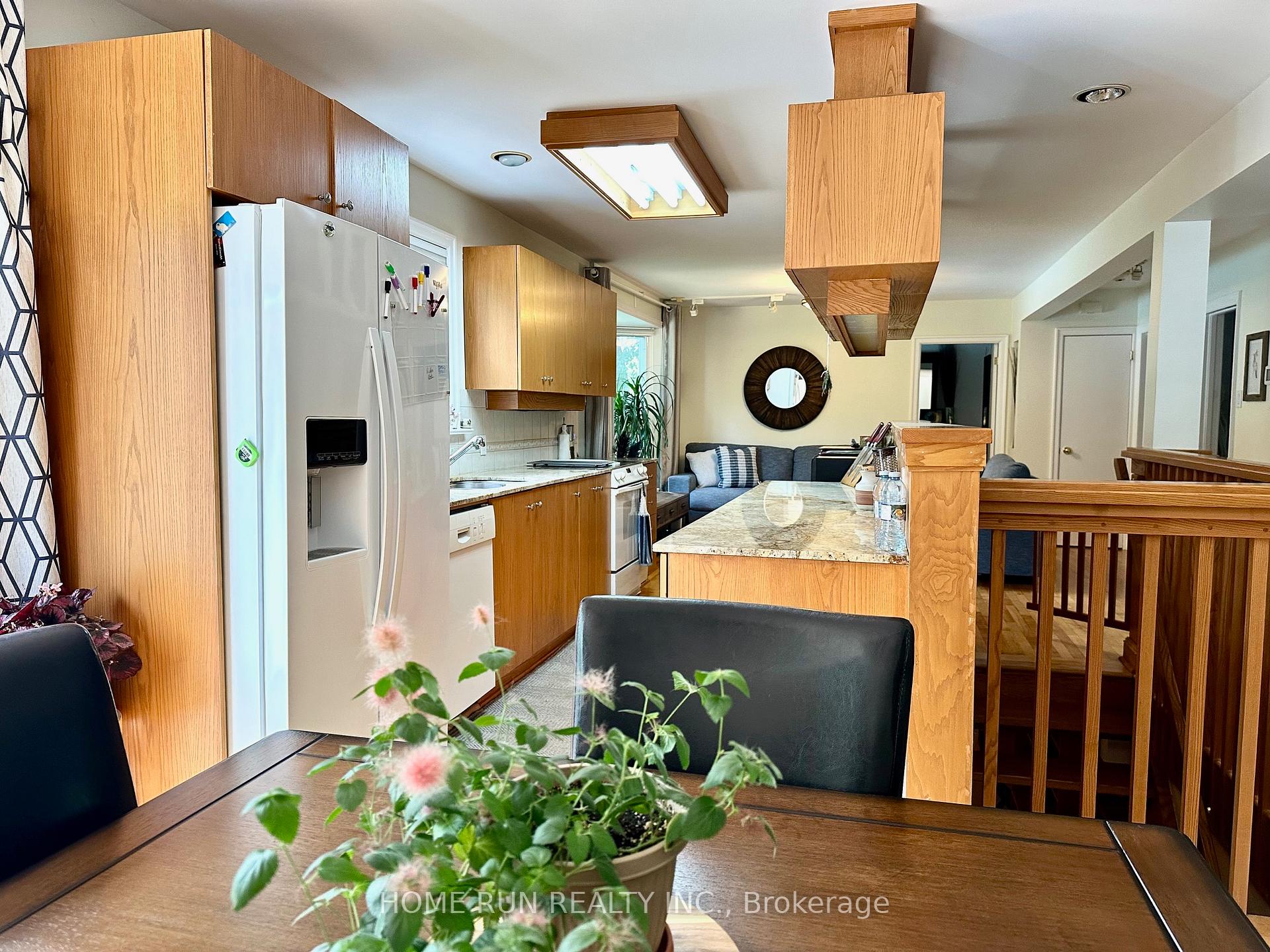 Photo 6 of 881 Killeen Avenue, Ottawa, McKellar Heights/Glabar Park — HOMEH