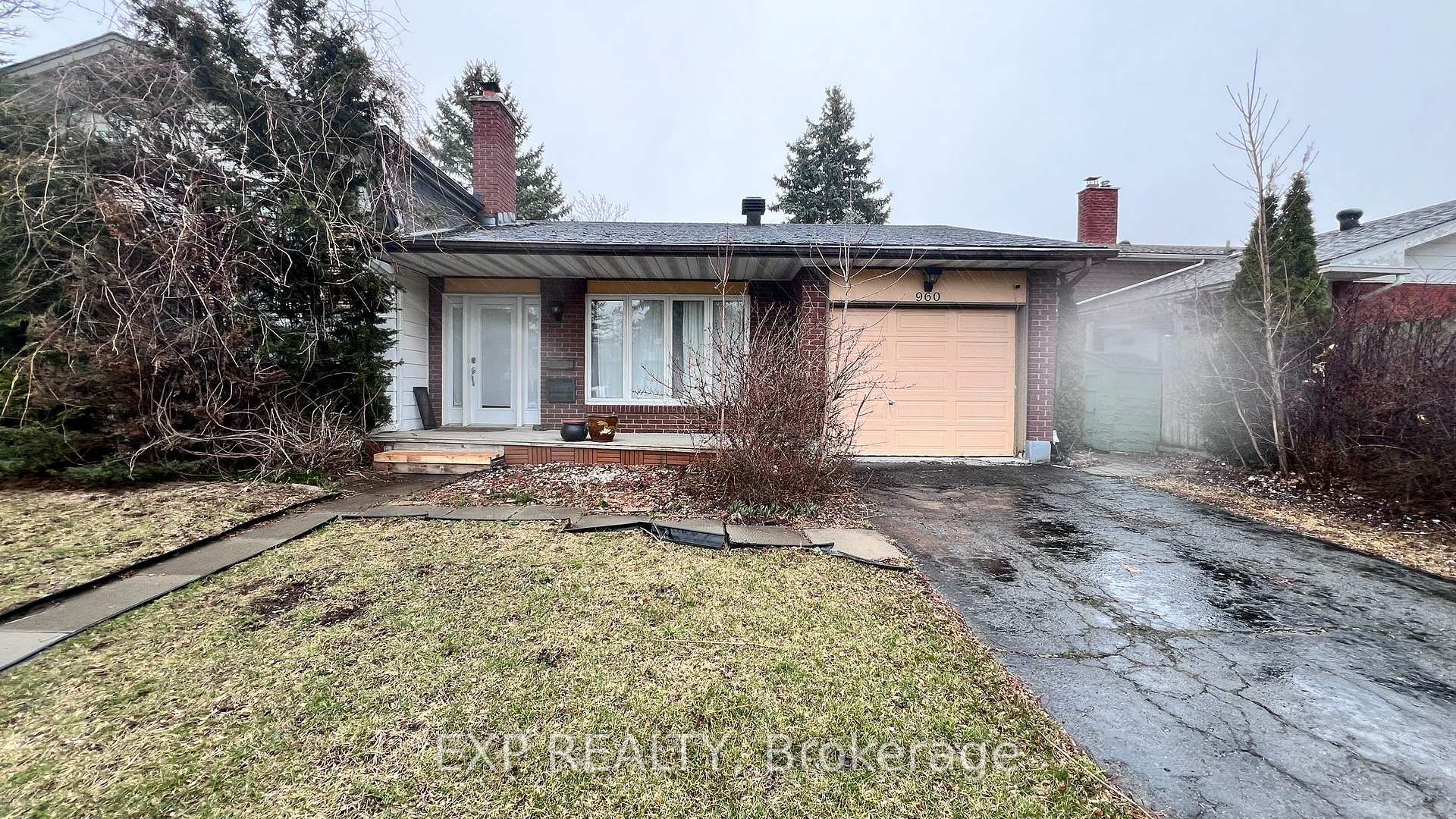 Front of 960 Cahill Drive