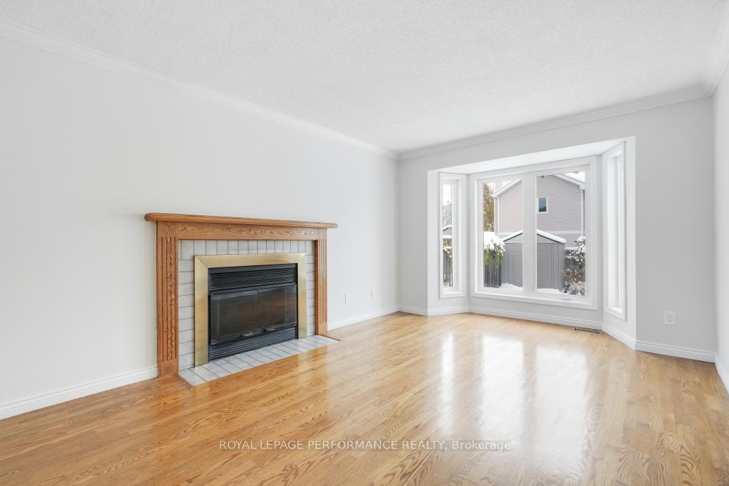Photo 11 of 41 Saddle Crescent, Ottawa, Hunt Club Park — HOMEH