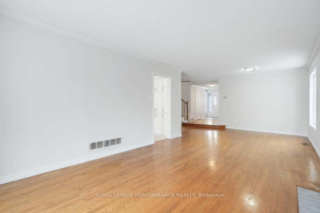 Photo 12 of 41 Saddle Crescent, Ottawa, Hunt Club Park — HOMEH
